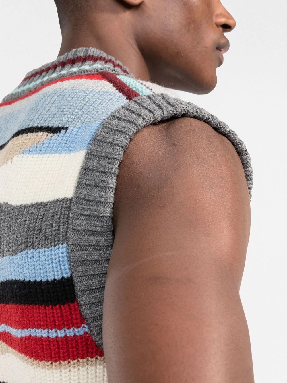 abstract-pattern V-neck knitted vest - 5