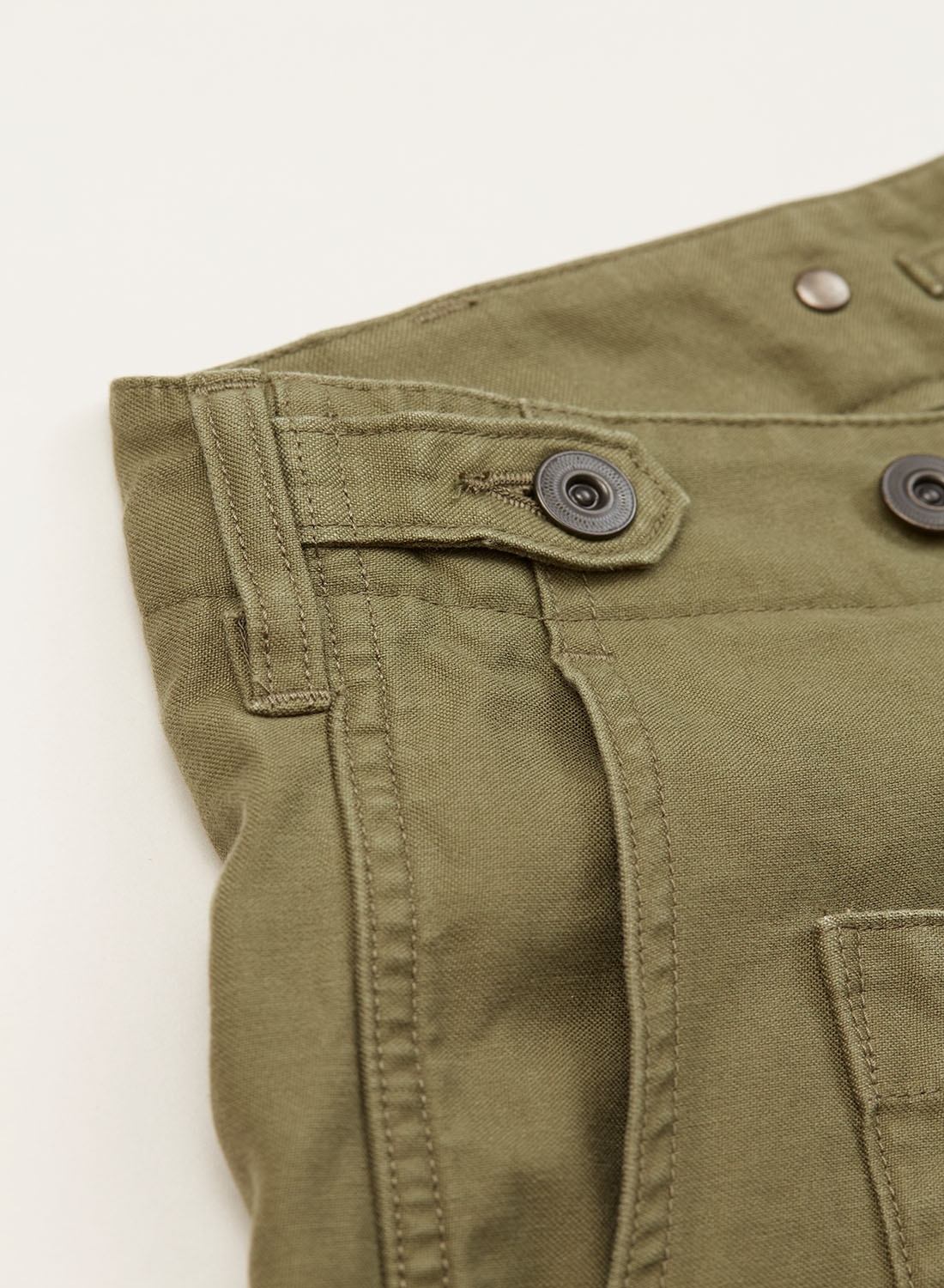 Army Cargo Shorts in Dark Green - 4