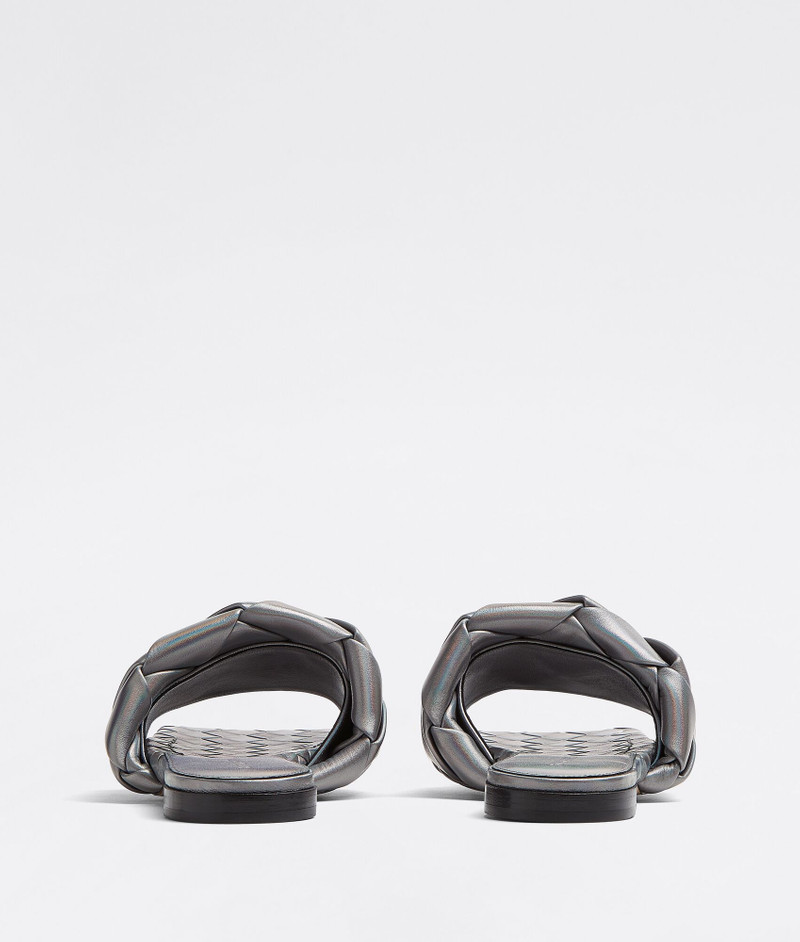 Bottega Veneta lido outlook