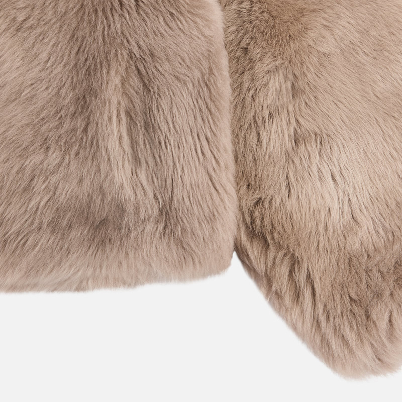 Jacket in shearling fur 8