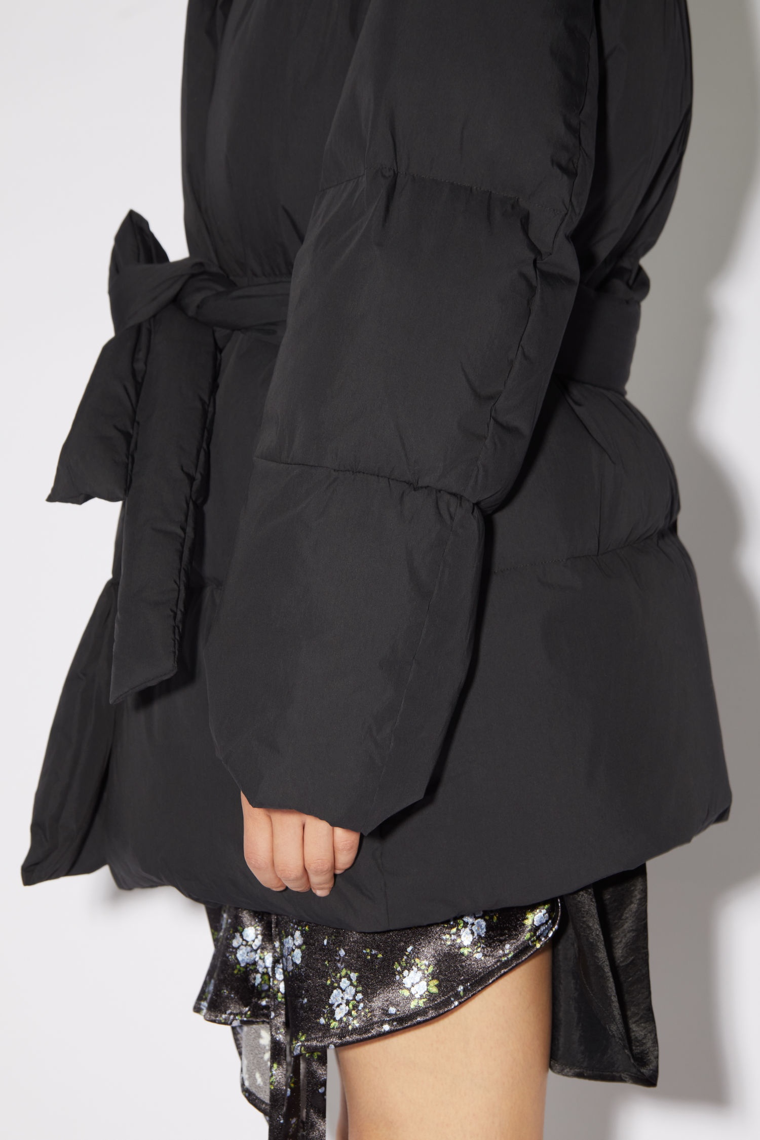 Belted puffer jacket - Black - 7