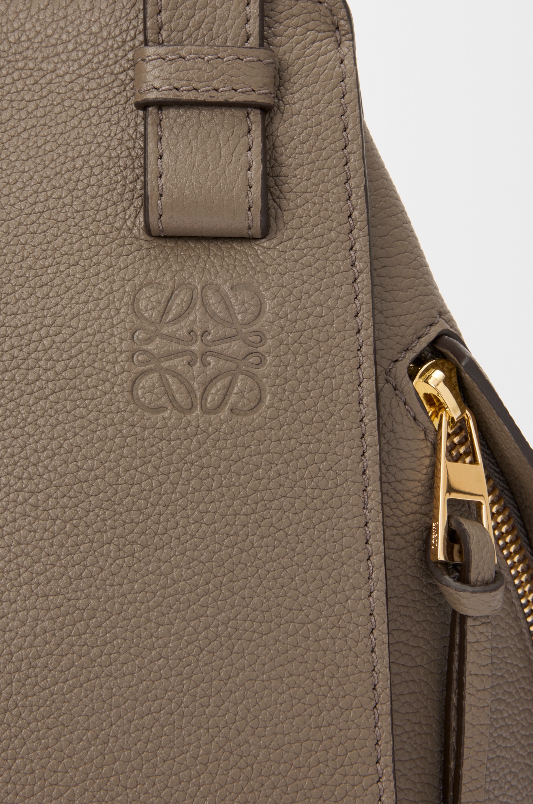 Compact Hammock bag in soft grained calfskin - 9