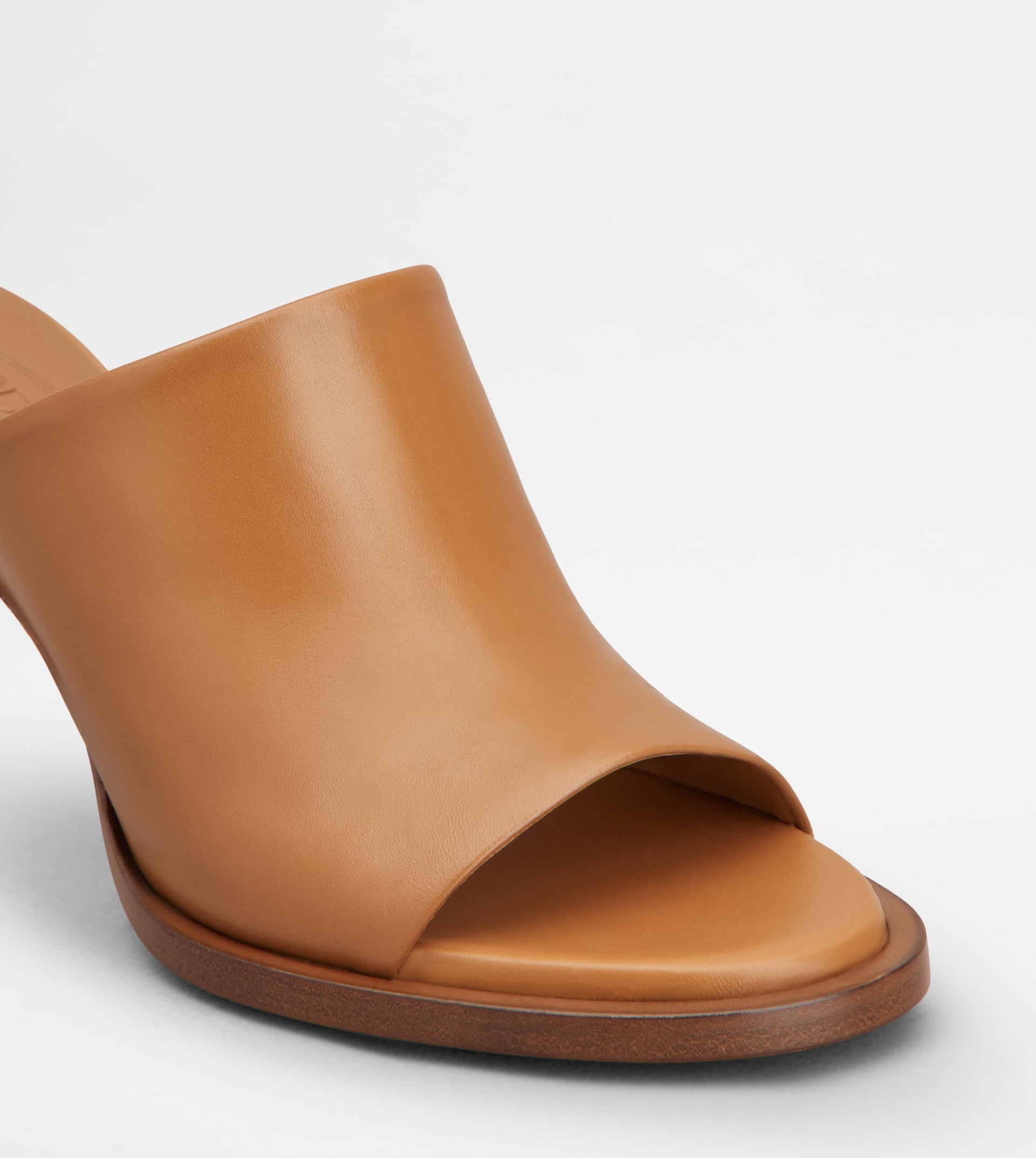 MULES IN LEATHER - BROWN - 5