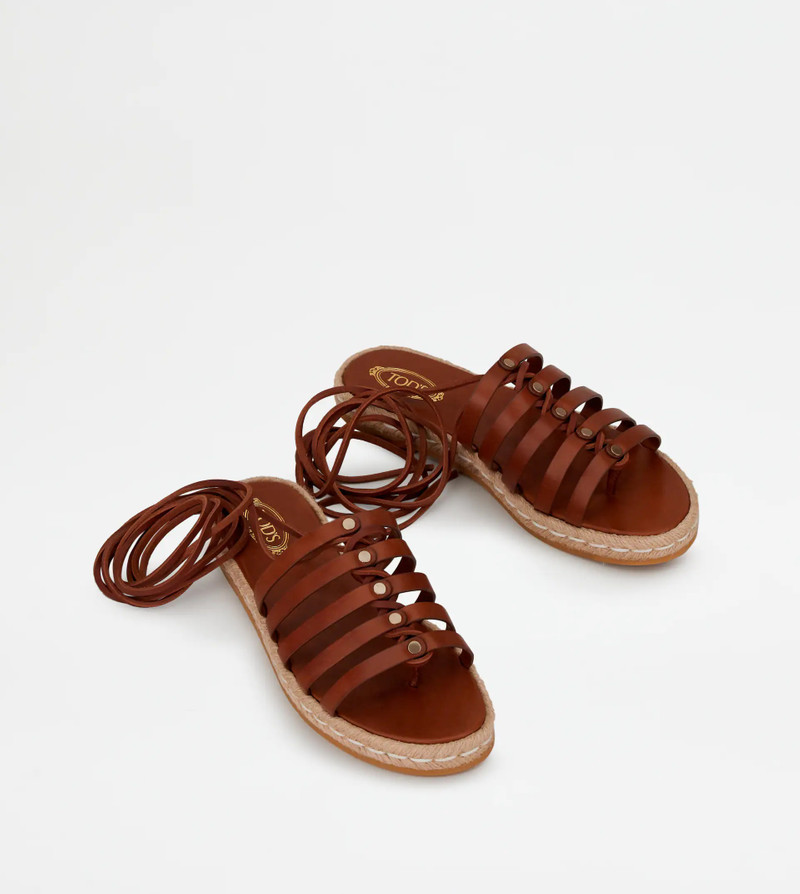 Tod's SANDALS IN LEATHER - BROWN outlook