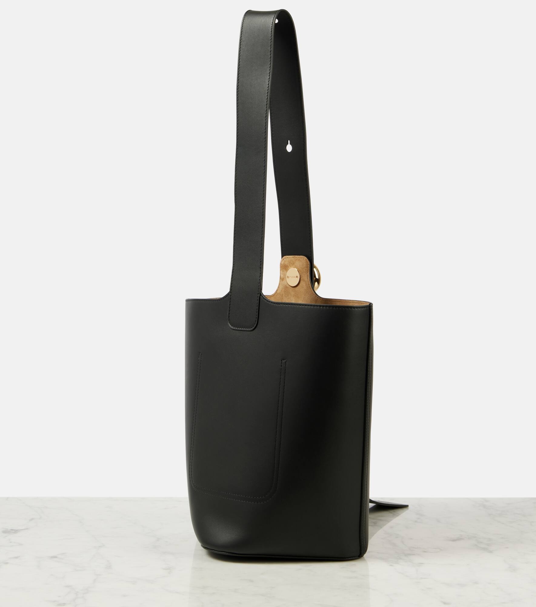 Pebble Medium leather bucket bag - 4