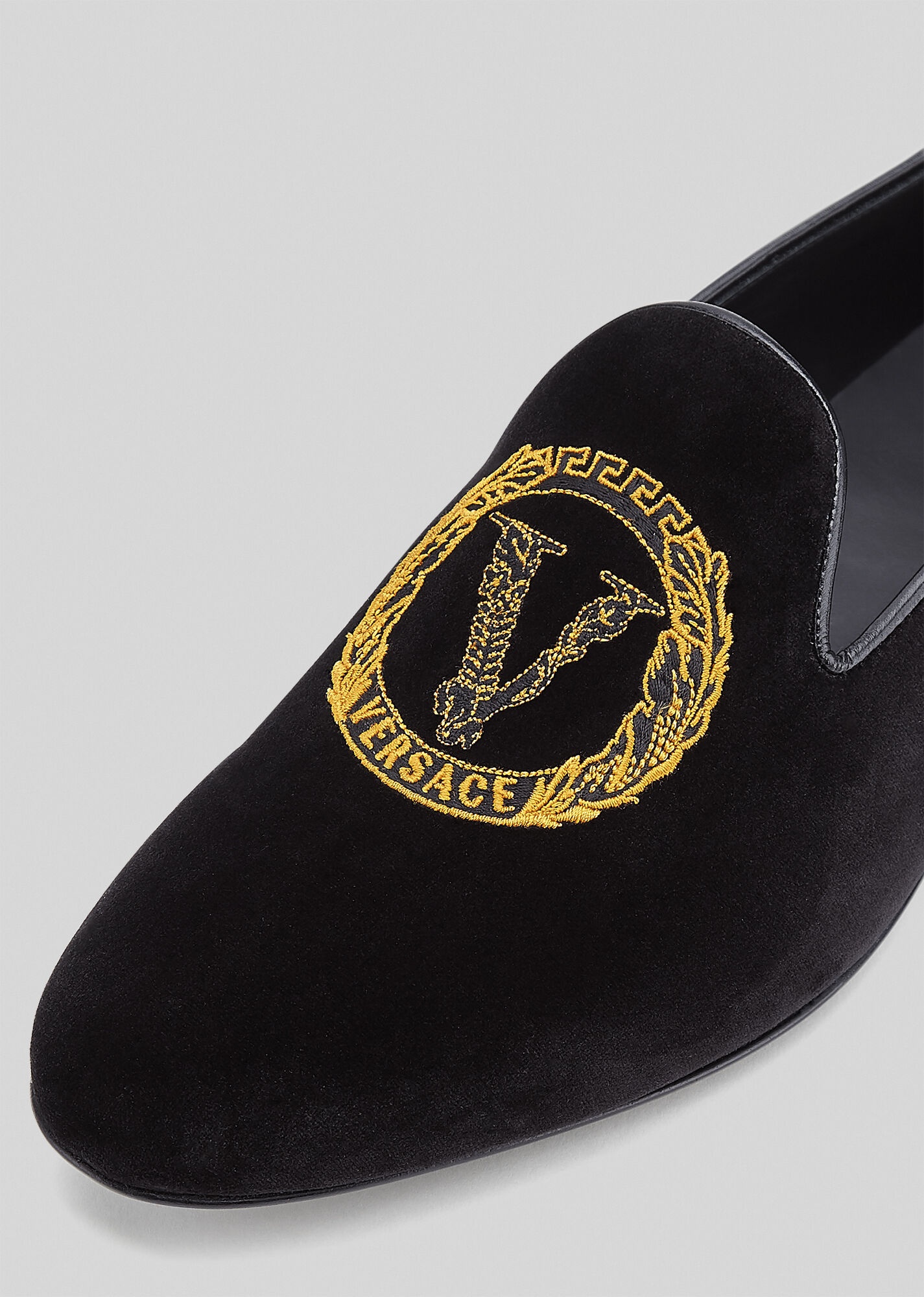 Virtus Crest Embroidered Velvet Loafers - 2