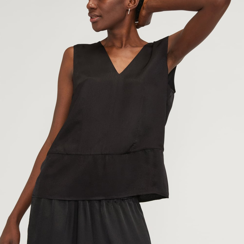 THE SATIN V-NECK TOP 4
