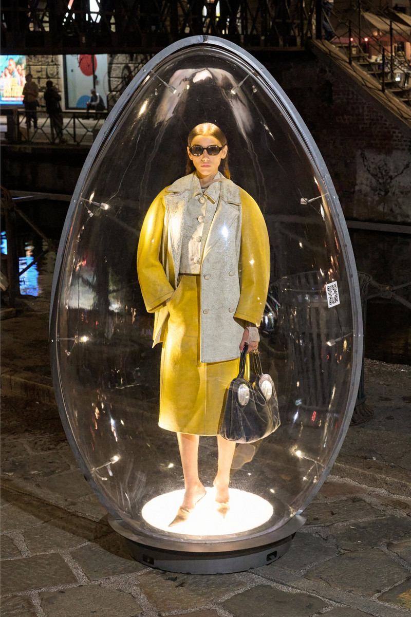 COCOON-SLEEVE PEACOAT IN CRACKED LEATHER 6