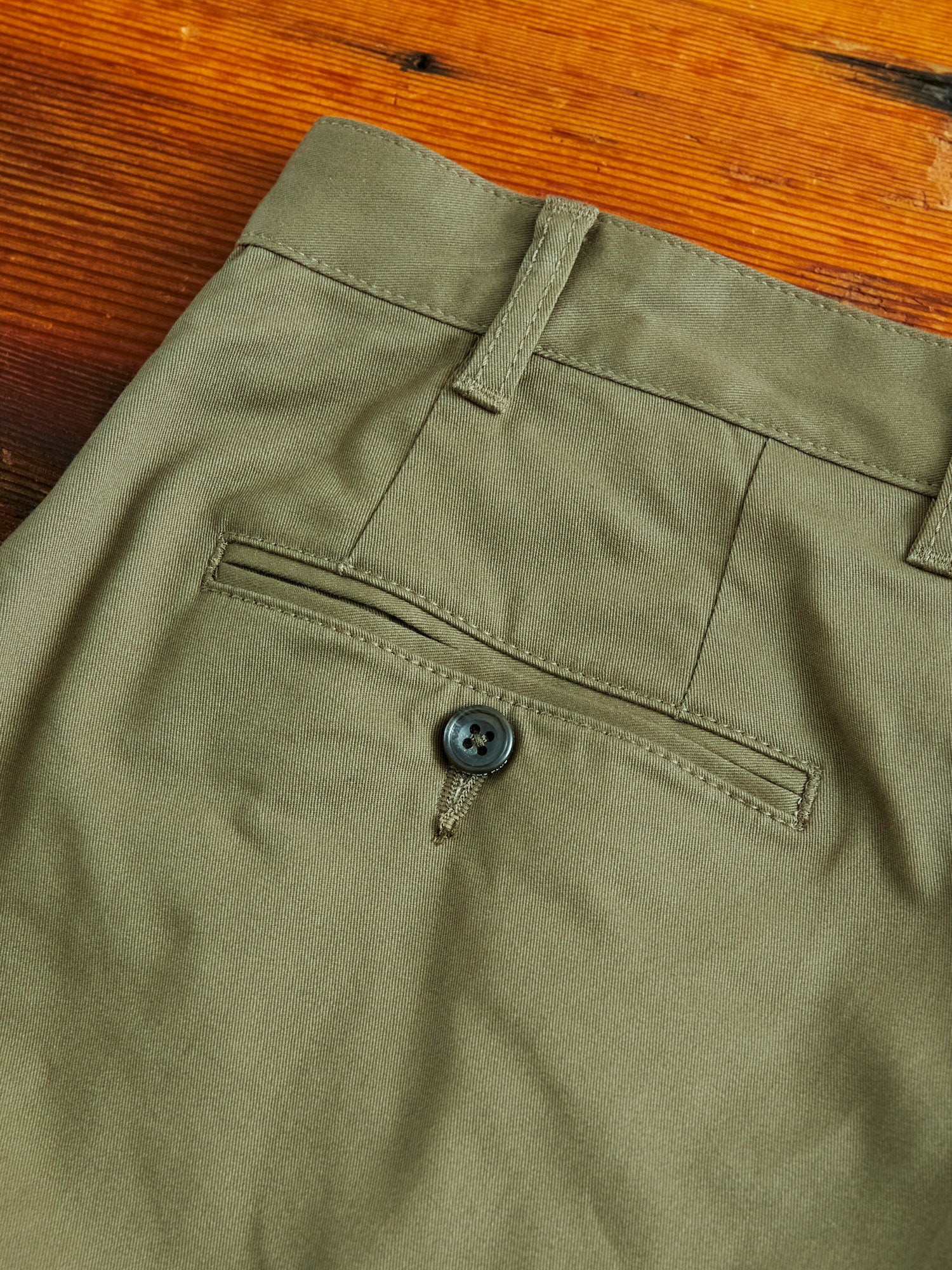 2-Pleat Twill Trousers in Olive - 10