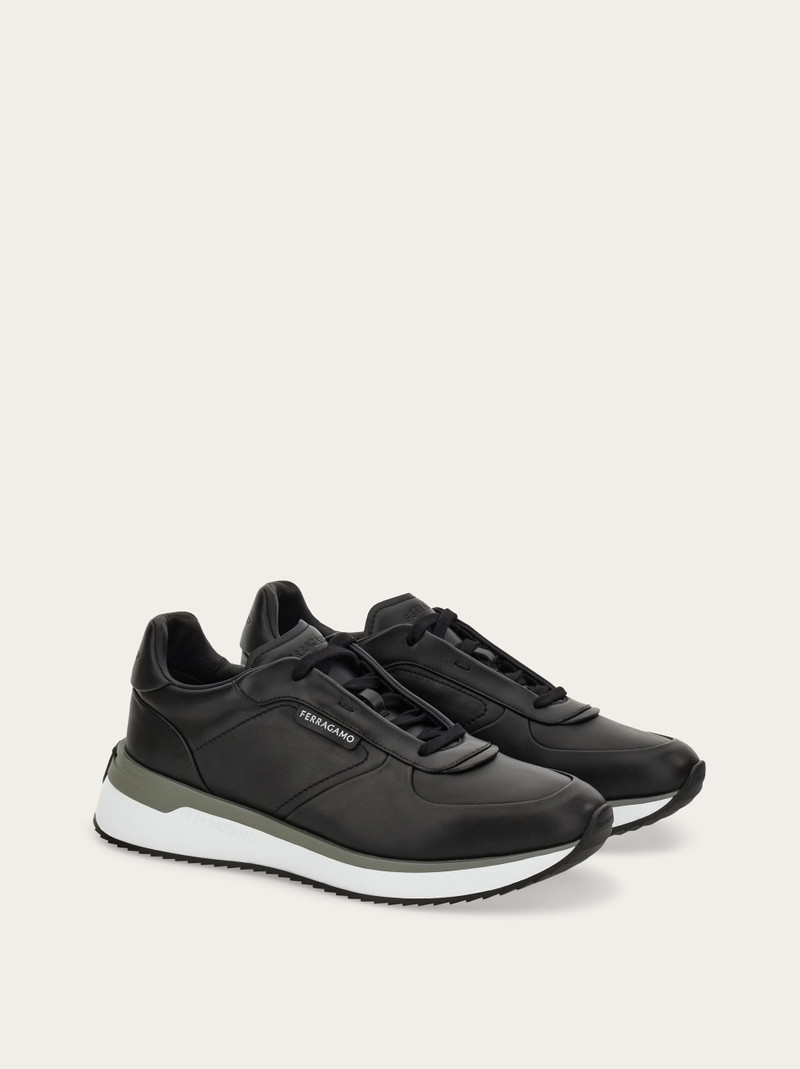 Low cut sneaker 2