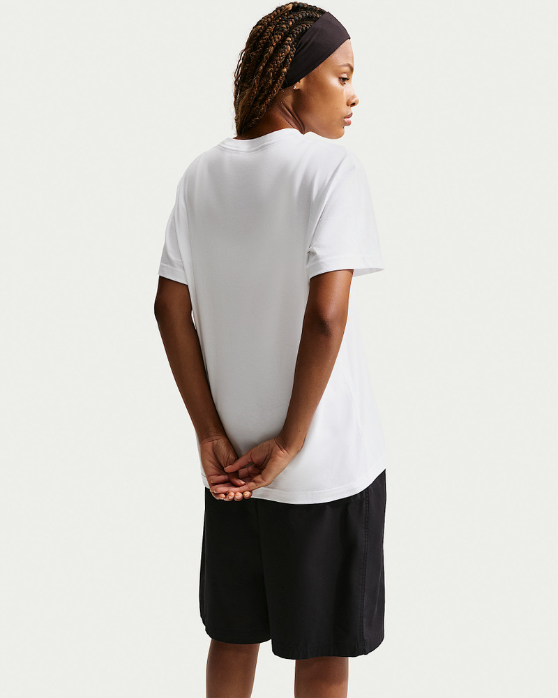 Nike Nike Sportswear Women's Oversized Short-Sleeve T-Shirt outlook