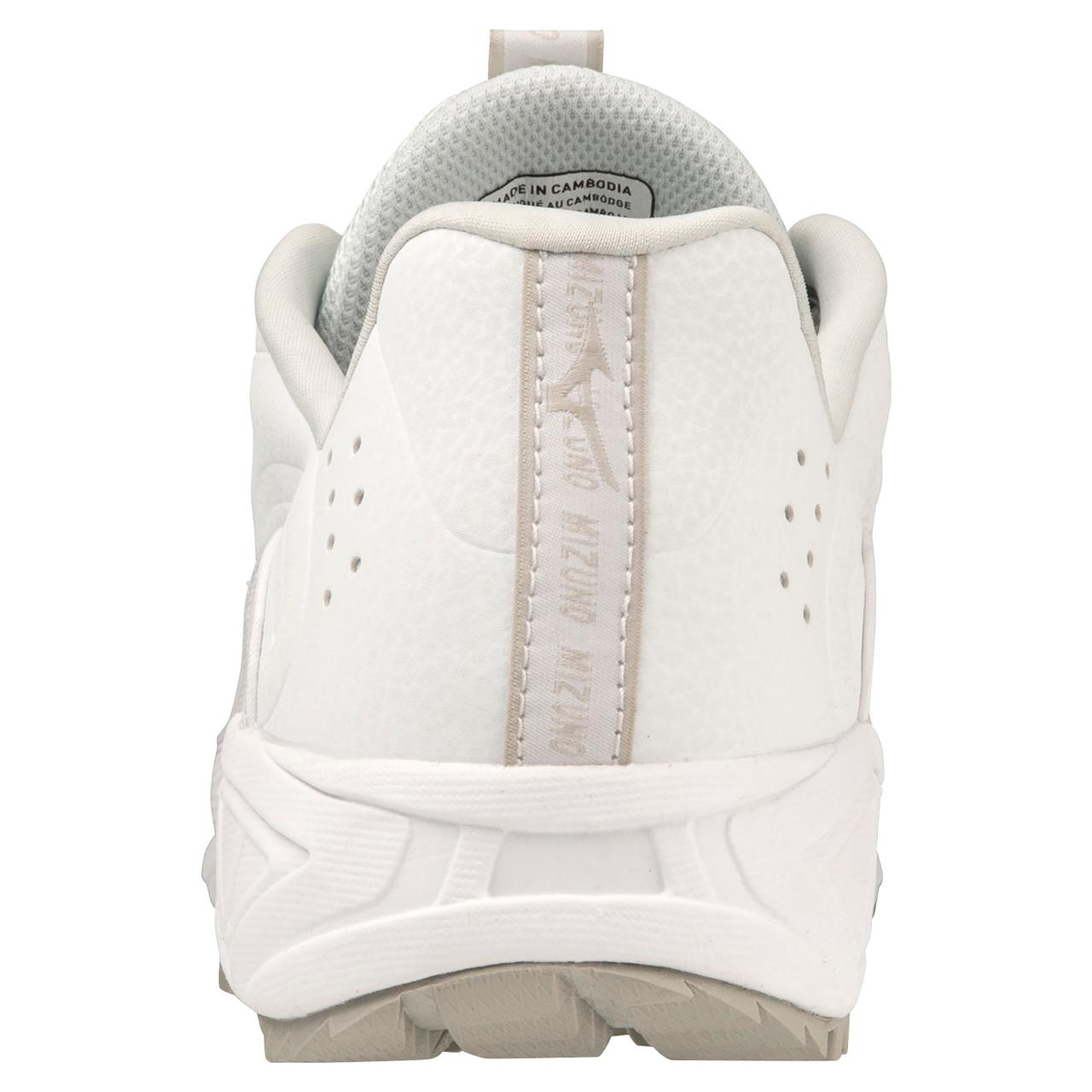 Mizuno Ambition 3 FP Low All Surface Women's Turf Shoe - 5