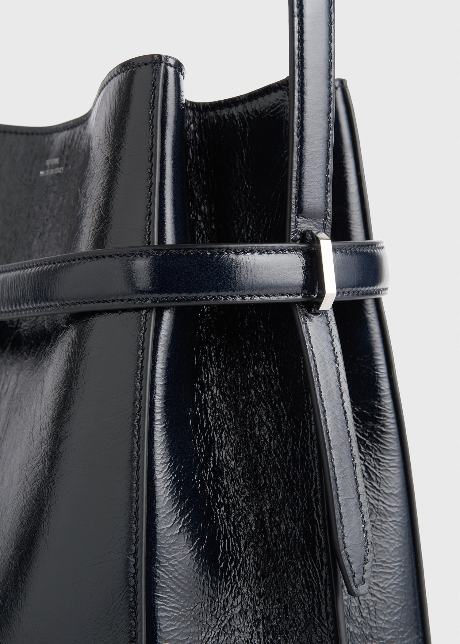Belted Naplack bucket bag navy - 6