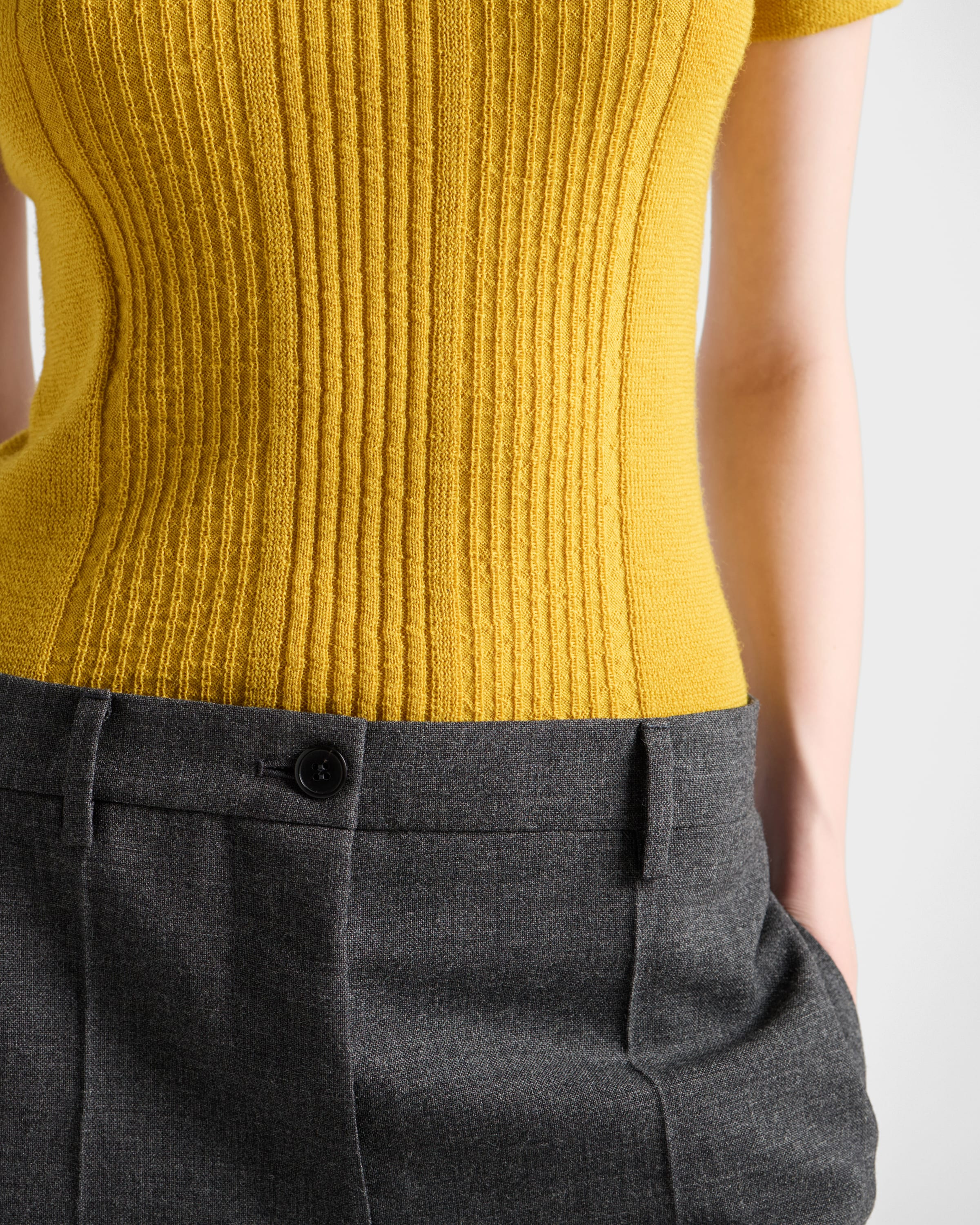Short-sleeved wool knit sweater with pendants - 4