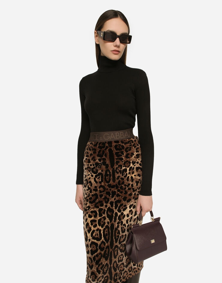 Chenille calf-length skirt with jacquard leopard design - 4