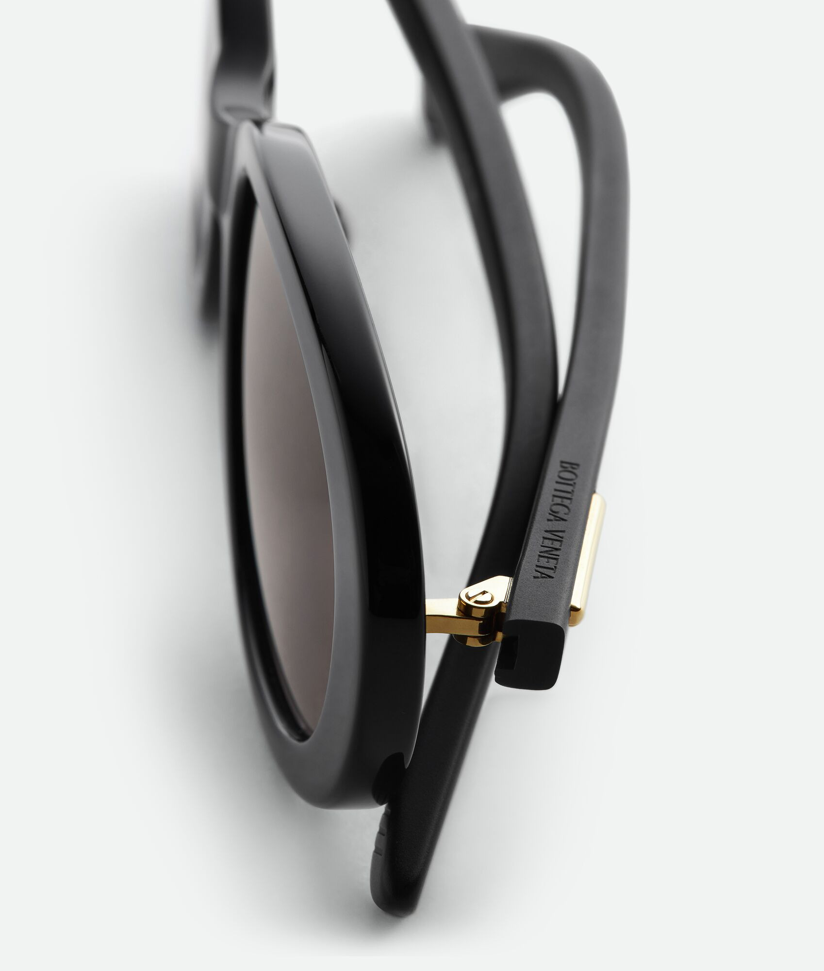 Classic Oval Sunglasses - 4