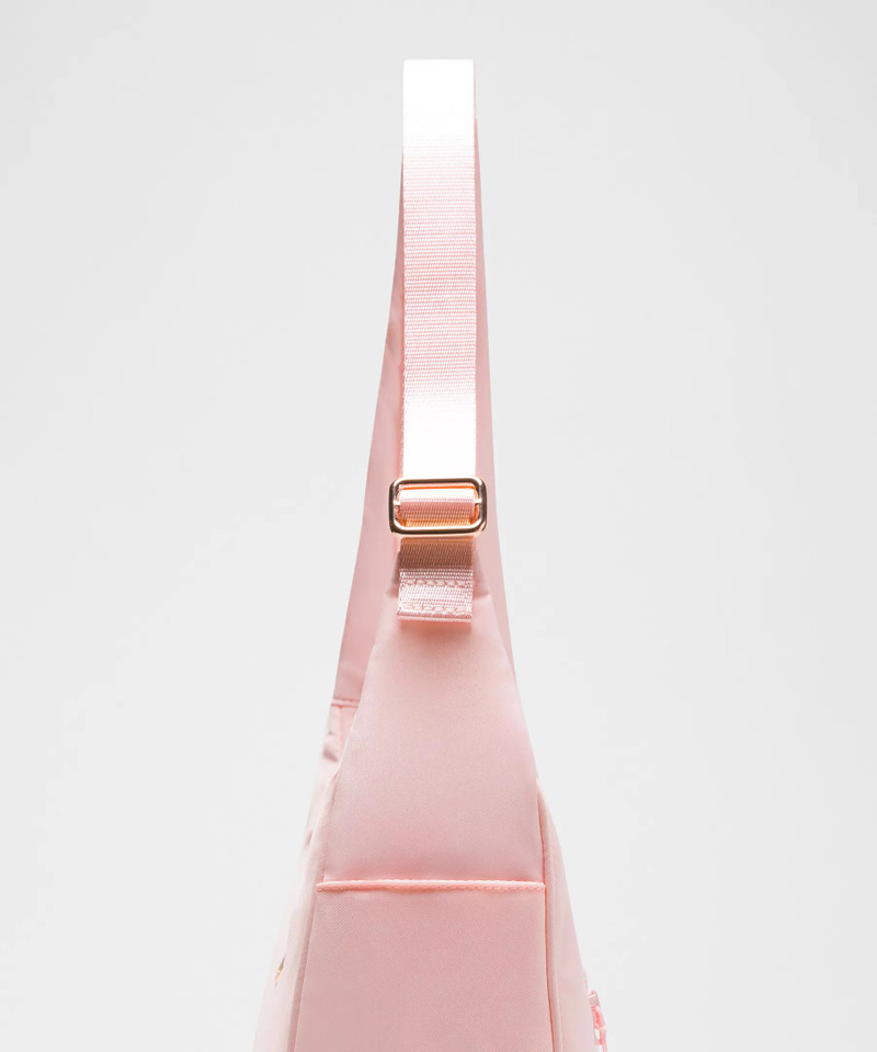 City Essentials Shoulder Bag 4L 4
