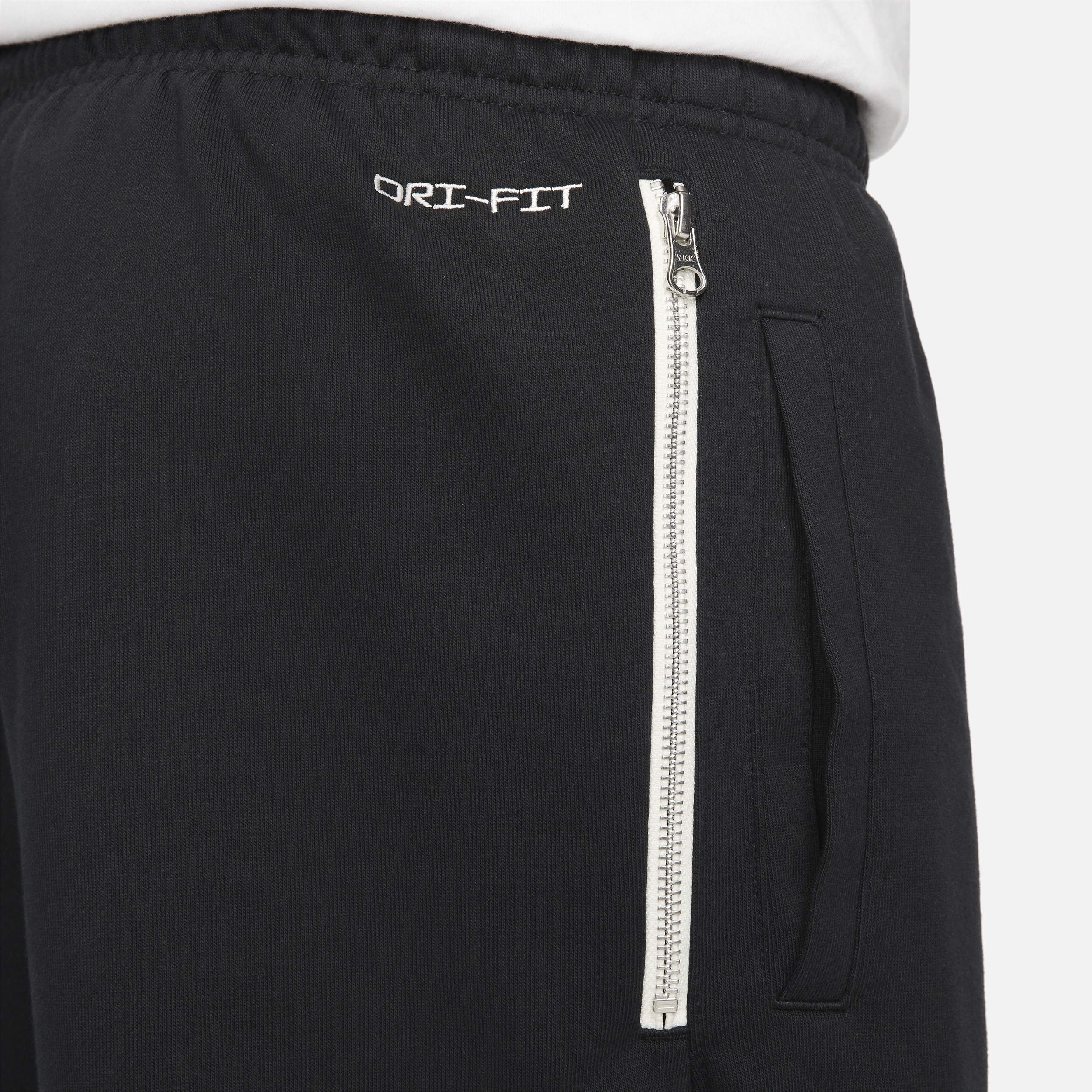 Nike Standard Issue Men's Dri-FIT 8" Basketball Shorts - 8