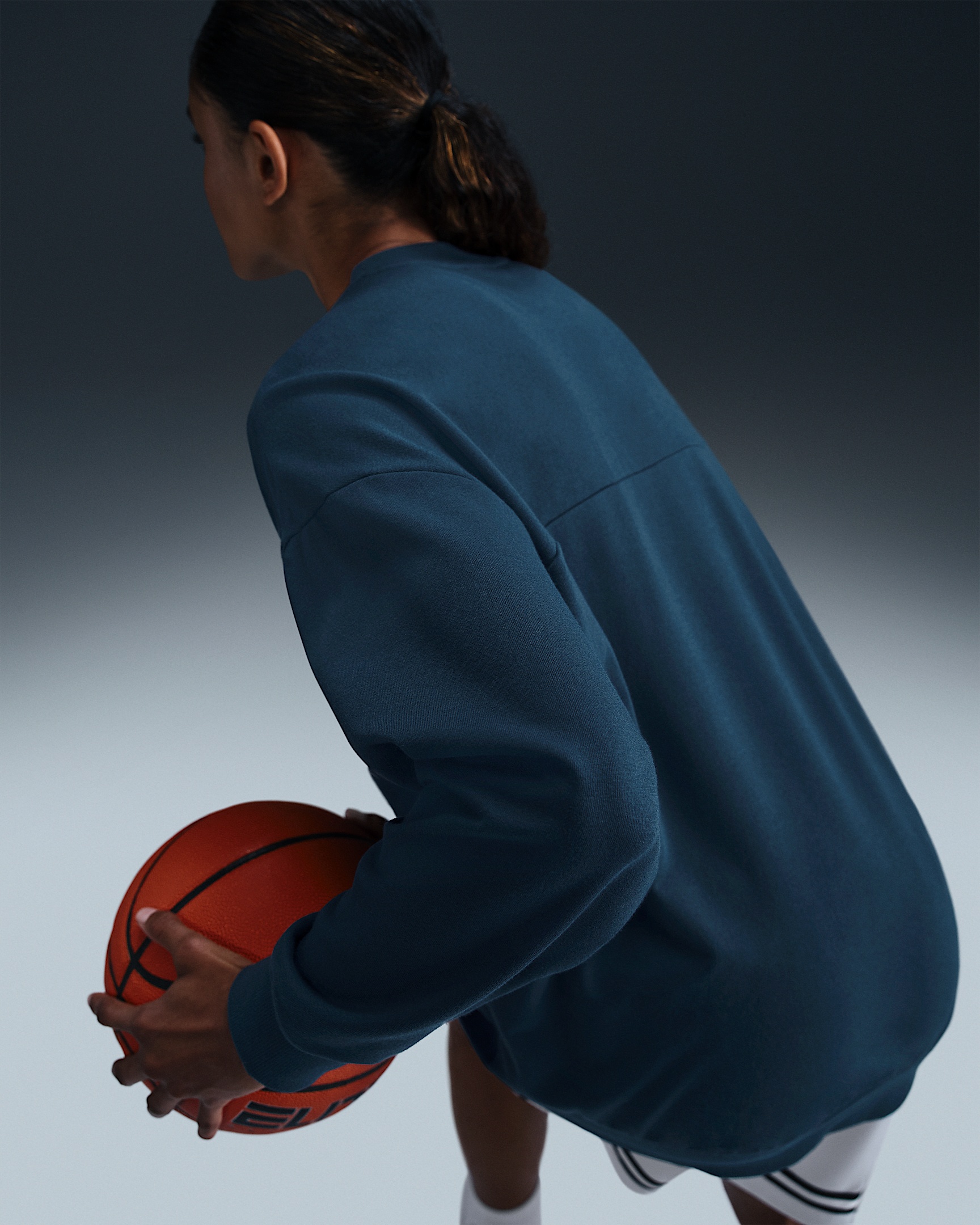 Nike Swoosh Fly Women's Dri-FIT Oversized French Terry Basketball Sweatshirt - 2