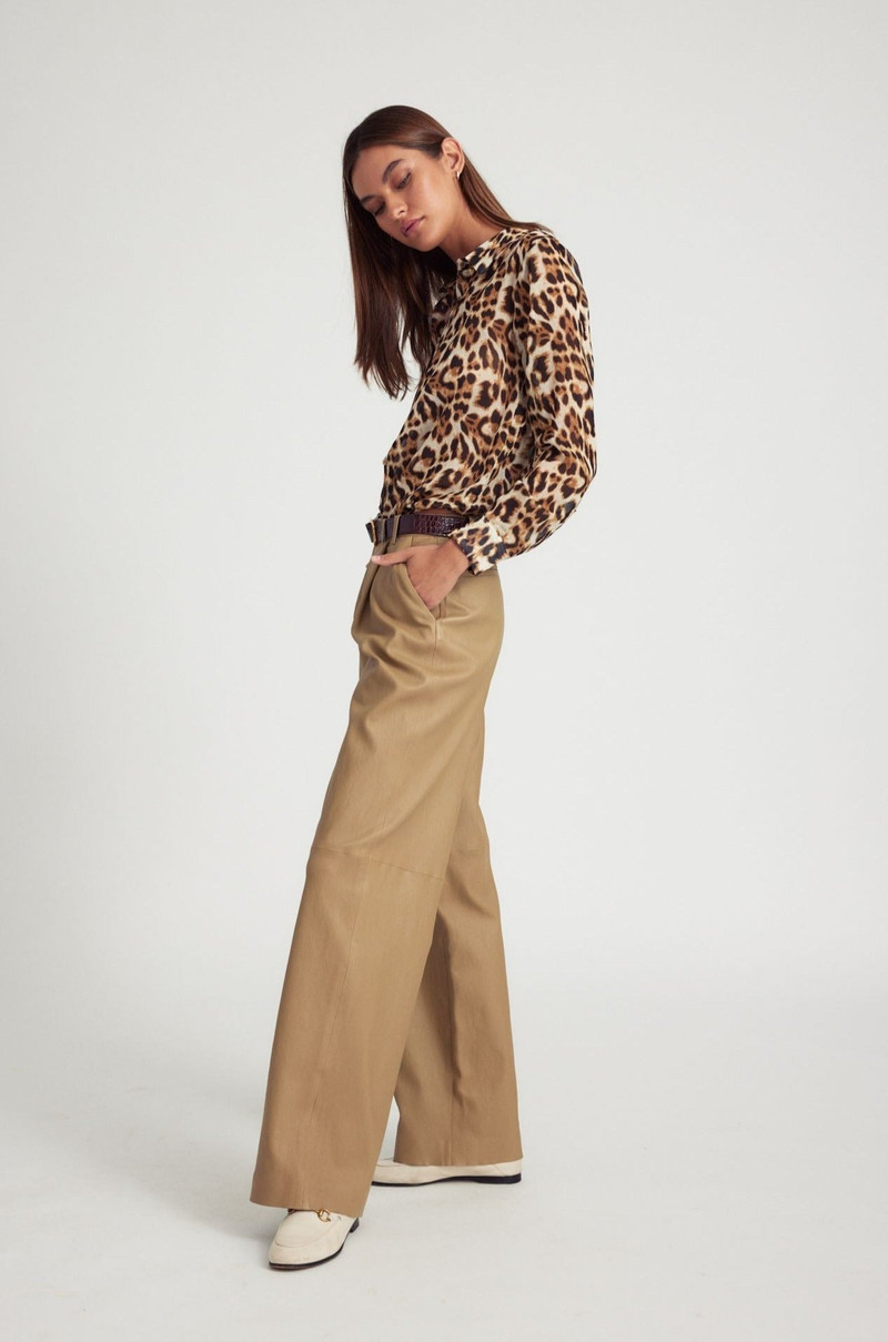 SPRWMN KHAKI LEATHER PLEATED TROUSERS outlook