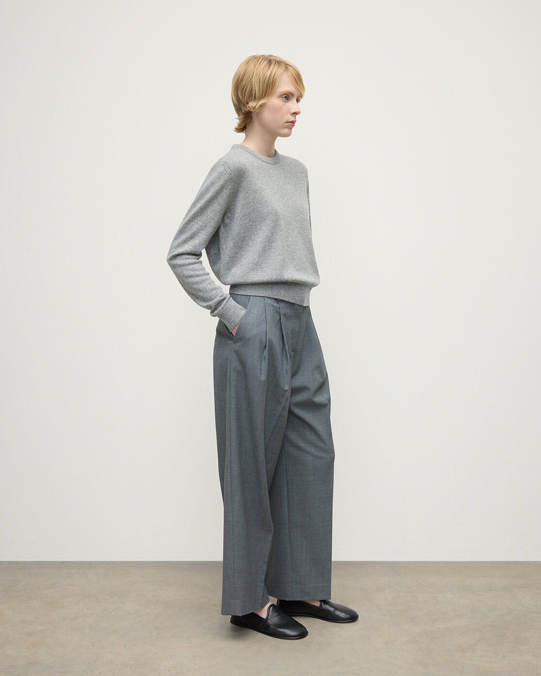 Classic Cashmere Grey Round Neck Jumper - 3