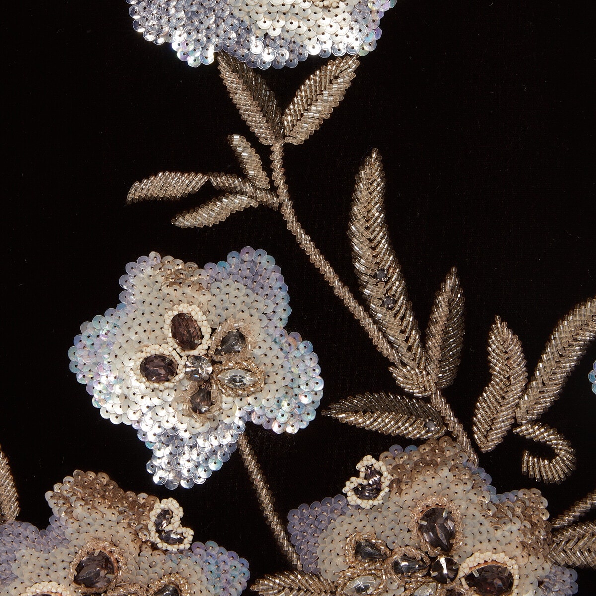Velvet dress with embroidery - 4