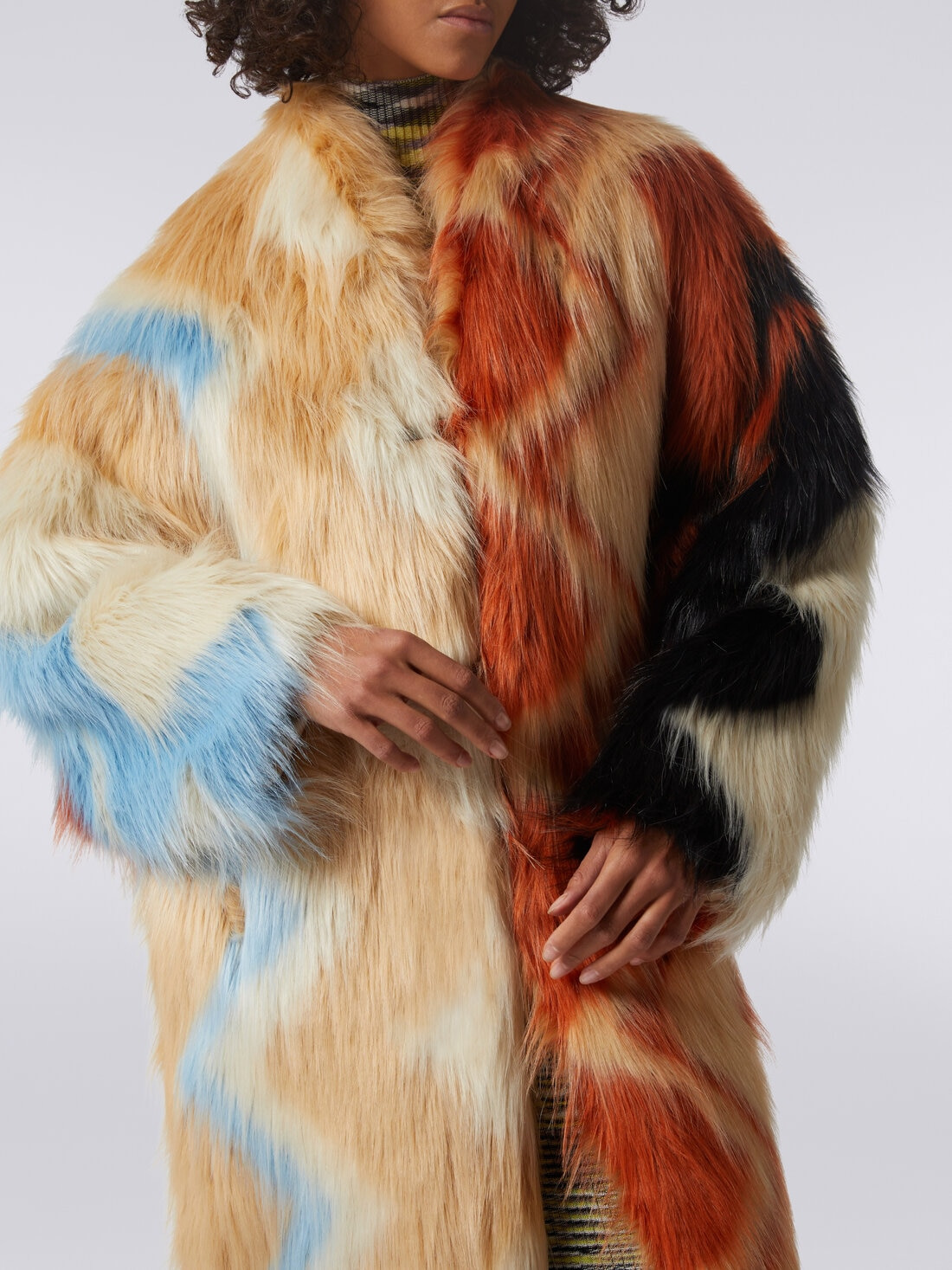Long coat in faux fur with zigzag - 5