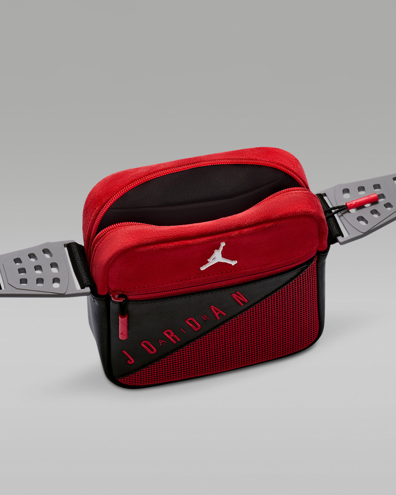 Jordan AJ4 Toro Bravo Crossbody (2L) 4