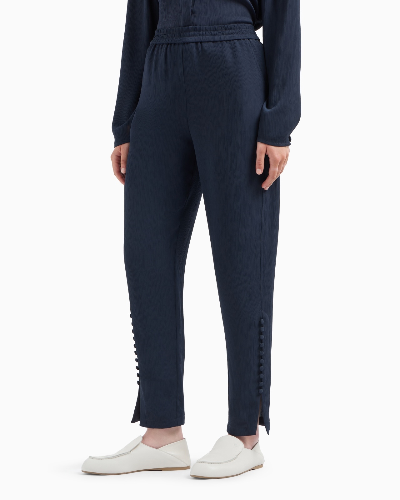 CRÉPON TROUSERS WITH BUTTON DETAIL AT THE HEM - 4