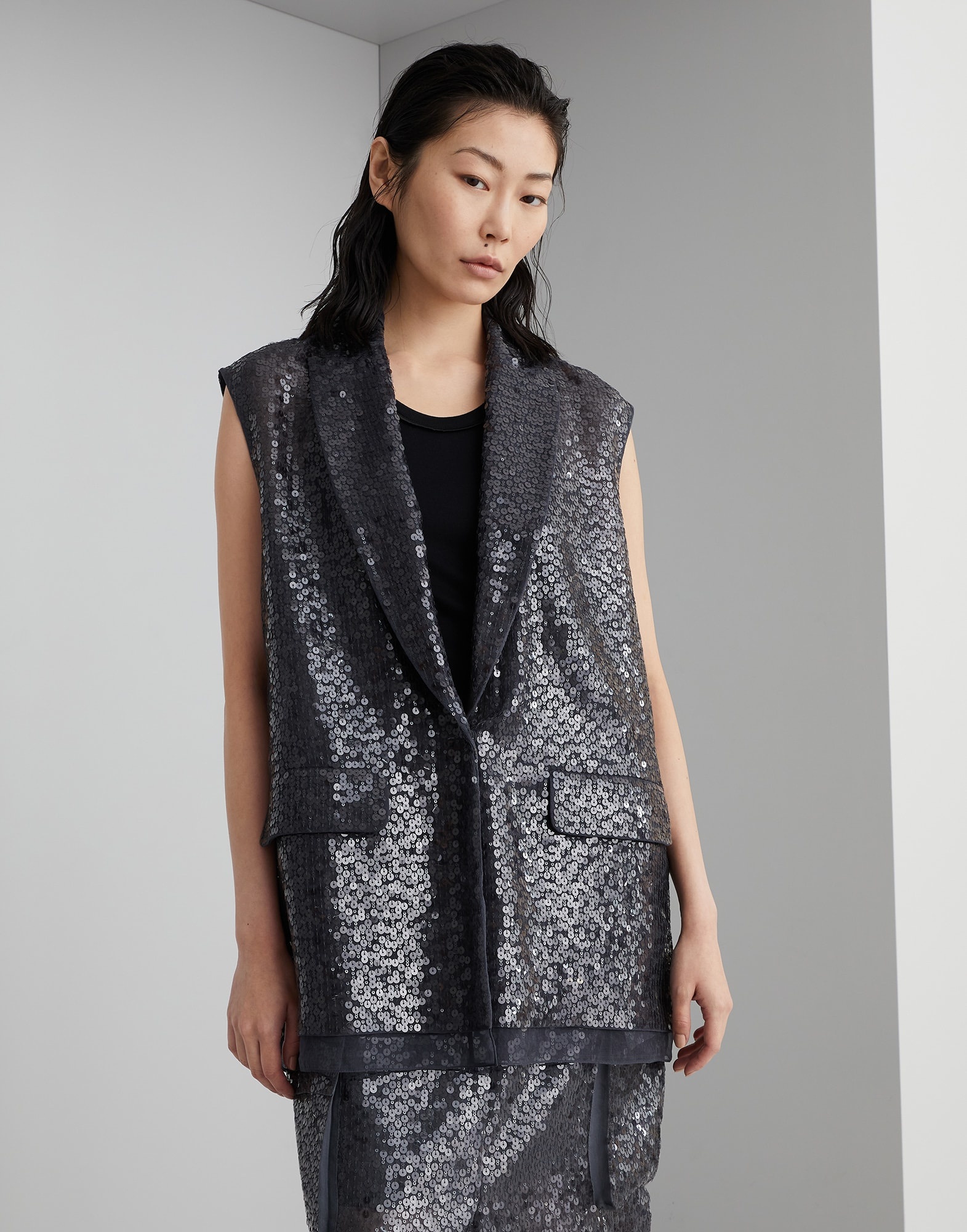 Dazzling embroidery vest in crispy silk - 1