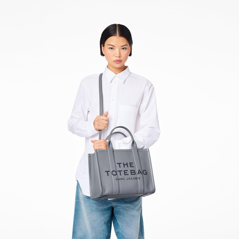 Marc Jacobs THE LEATHER MEDIUM TOTE BAG outlook