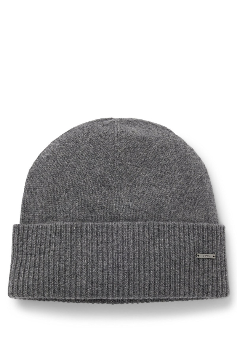 LOGO-PLAQUE BEANIE HAT IN CASHMERE 1