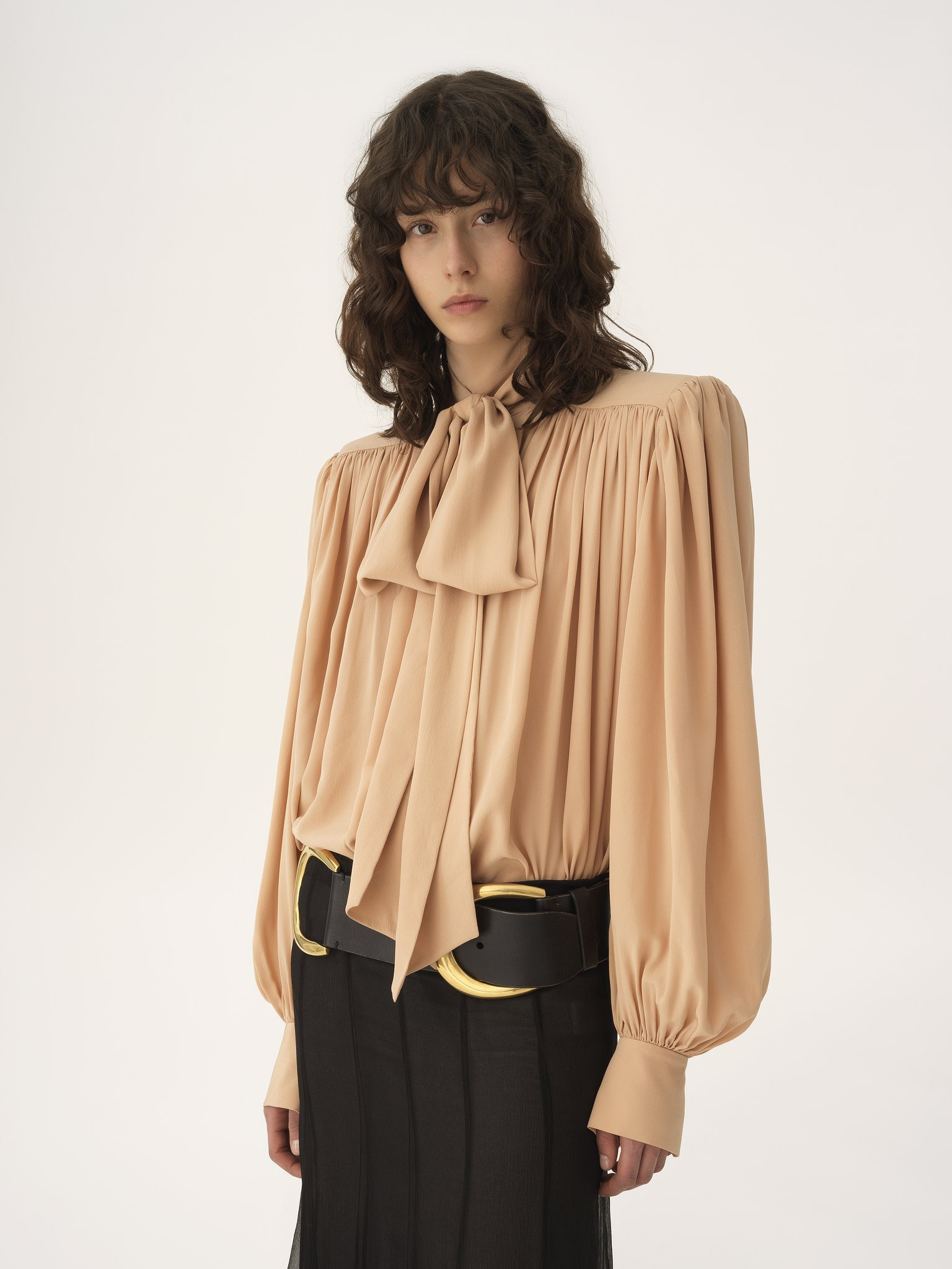 OVERSIZED GATHERED LAVALLIÈRE BLOUSE IN CRÊPE DE CHINE - 4