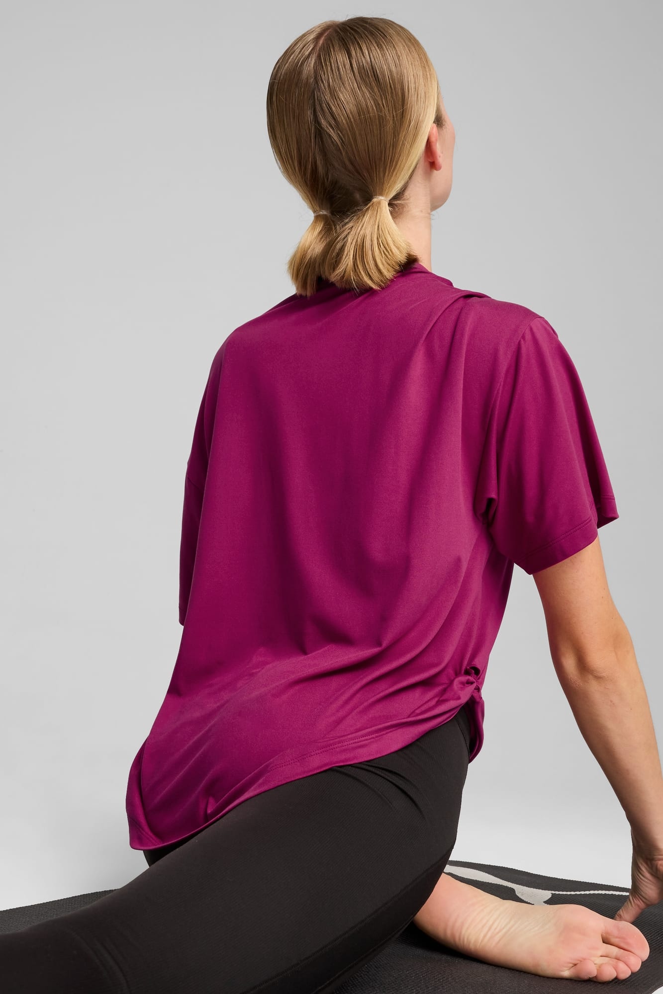 STUDIO Women's Twist Tee - 4