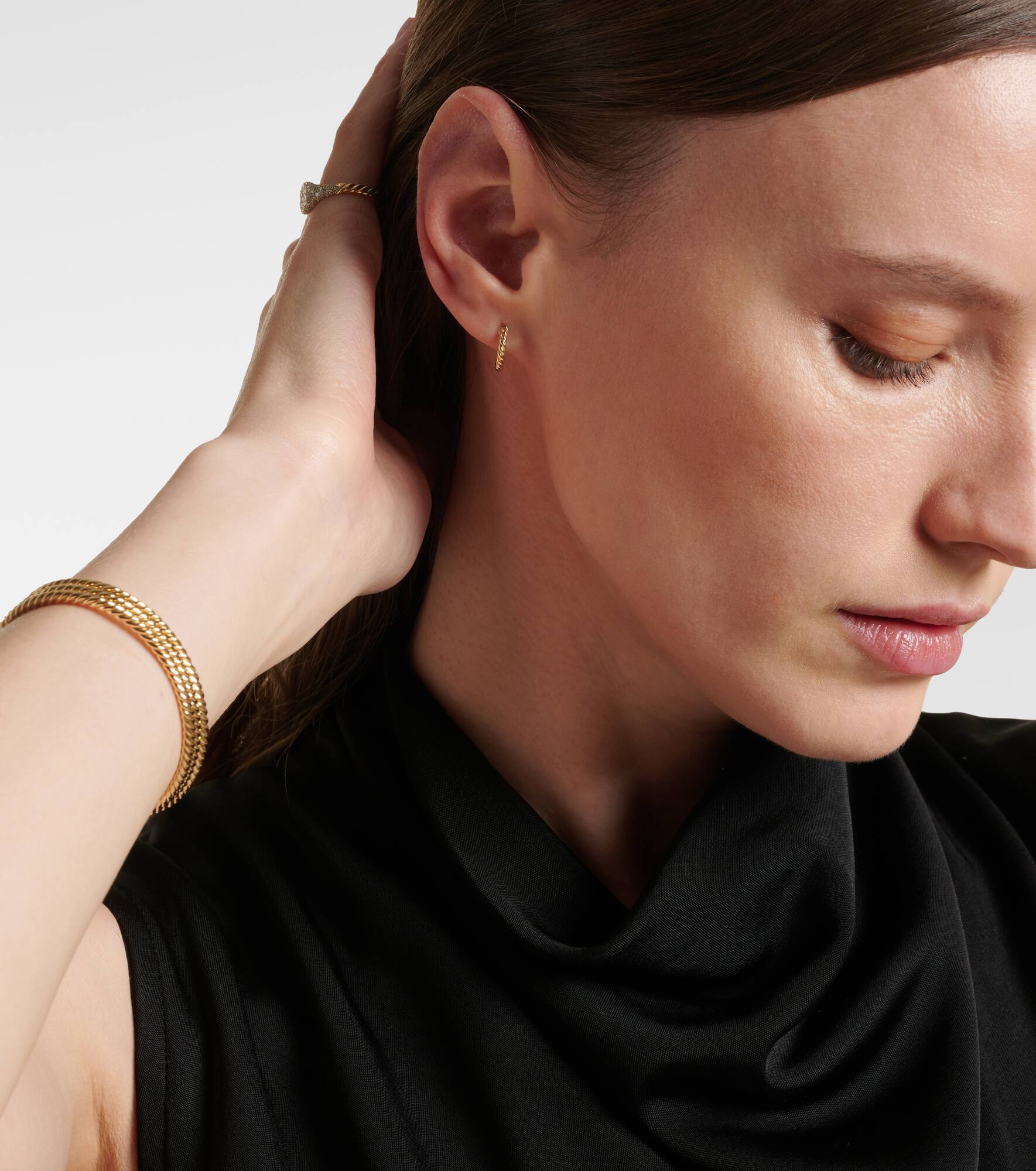 Sculpted Cable Micro 18kt gold hoop earrings - 2