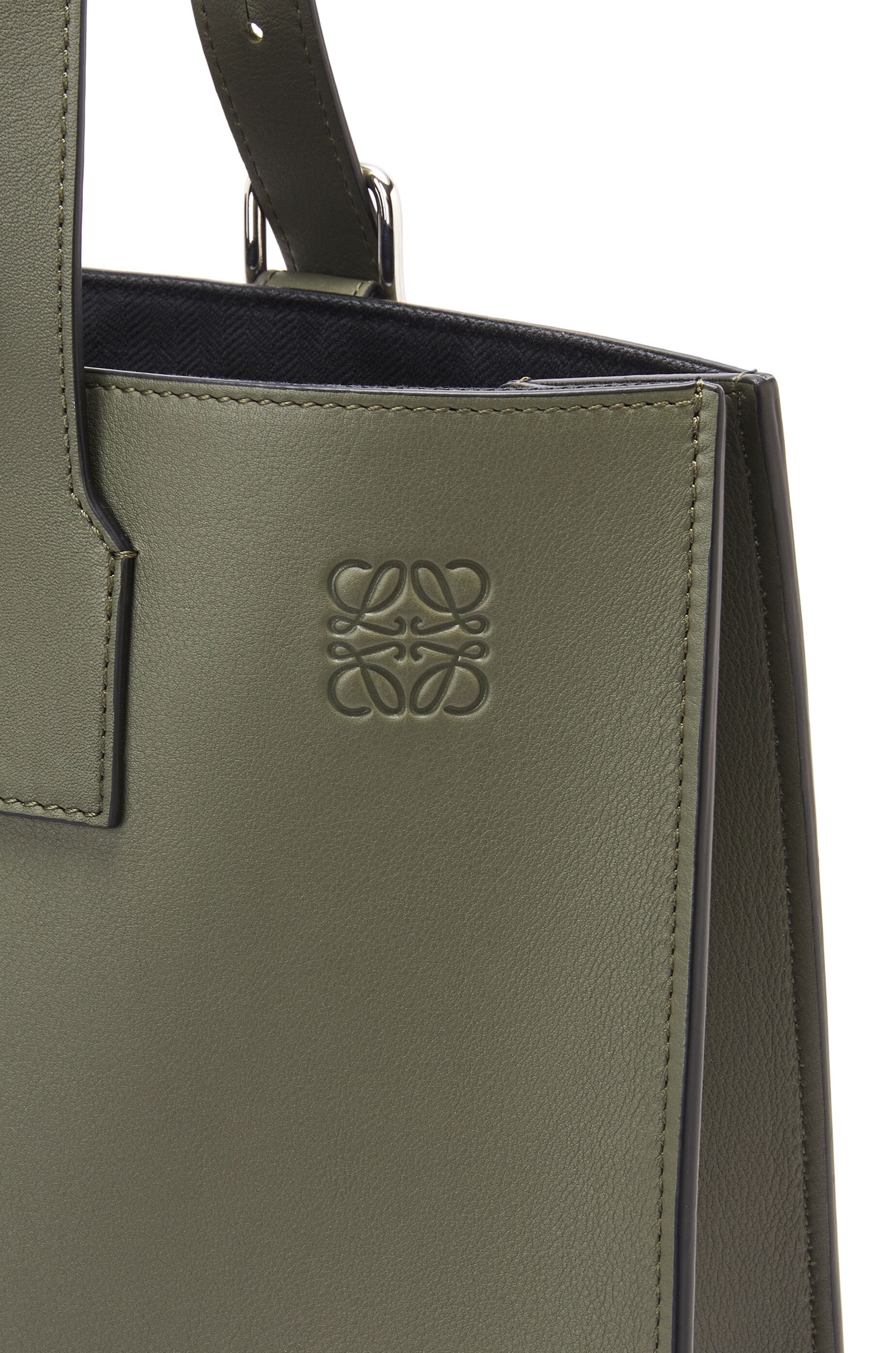 Buckle Horizontal Tote in classic calfskin - 5