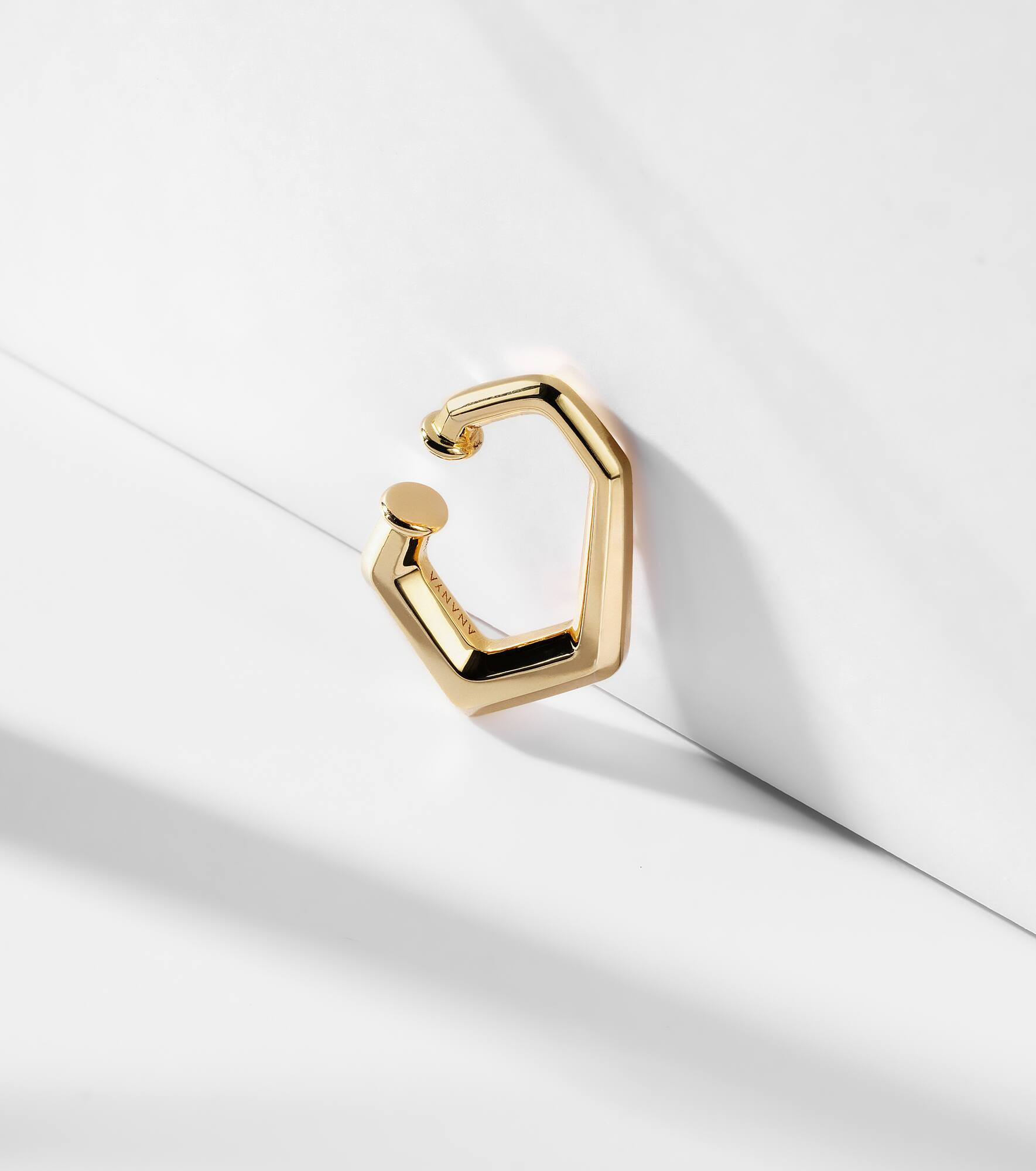 Carved 18kt gold ear cuff - 5