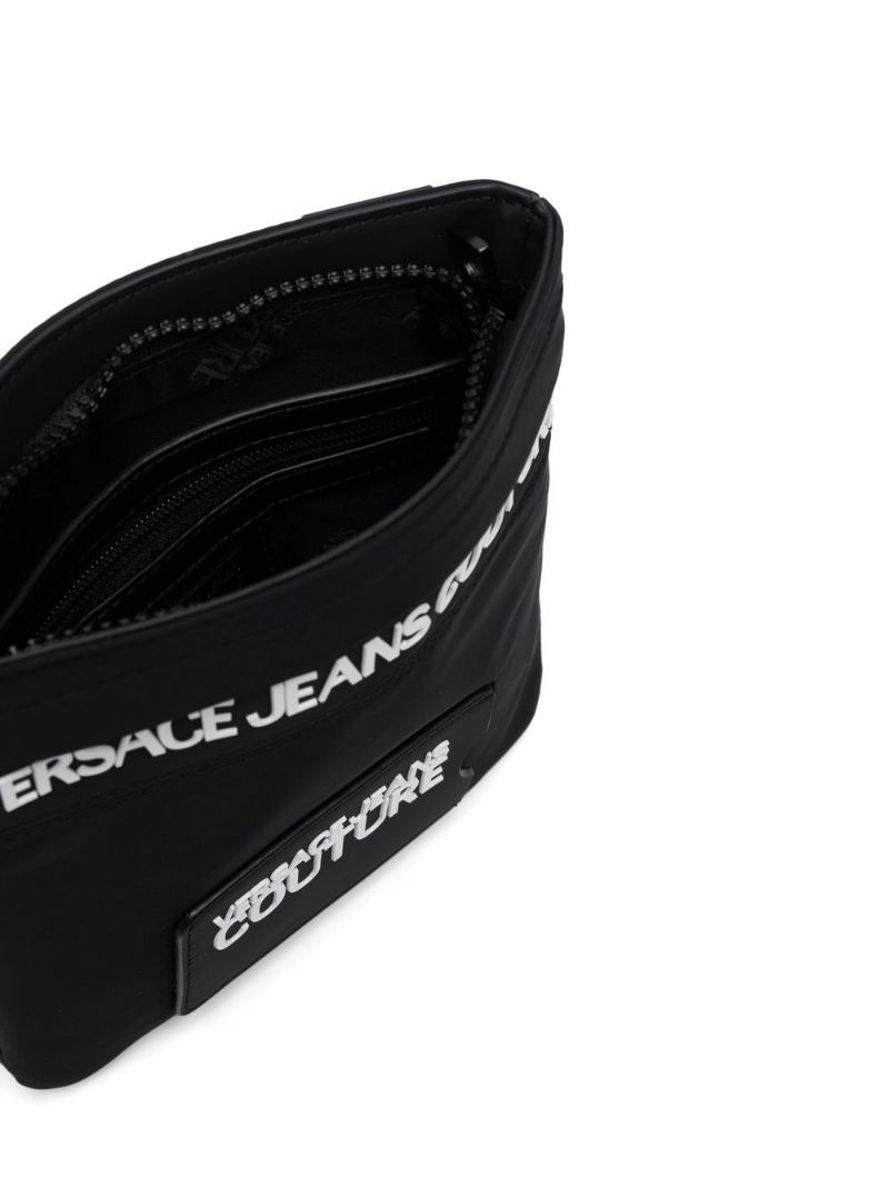 embossed-logo messenger bag - 5