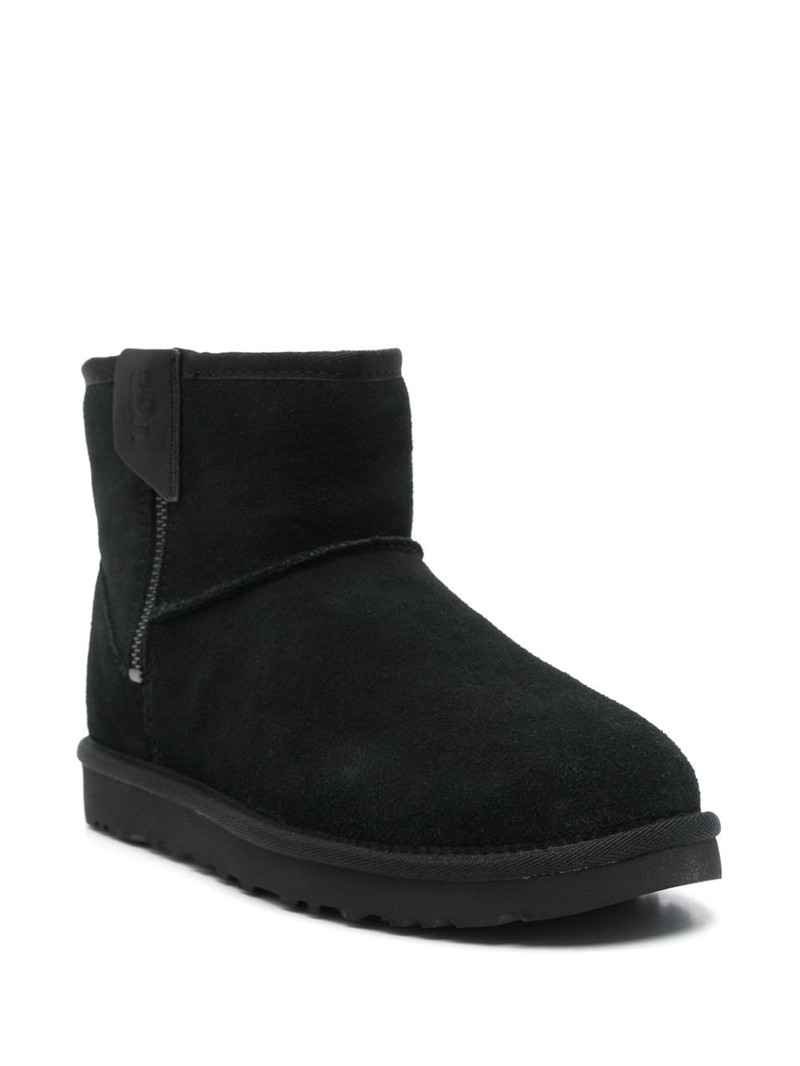 UGG mini Bailey boots outlook