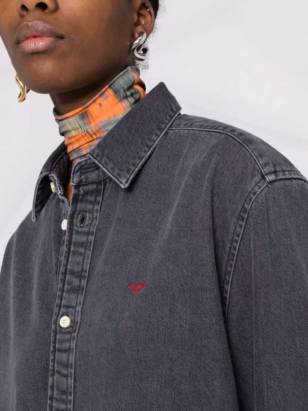 embroidered-logo denim shirt - 5