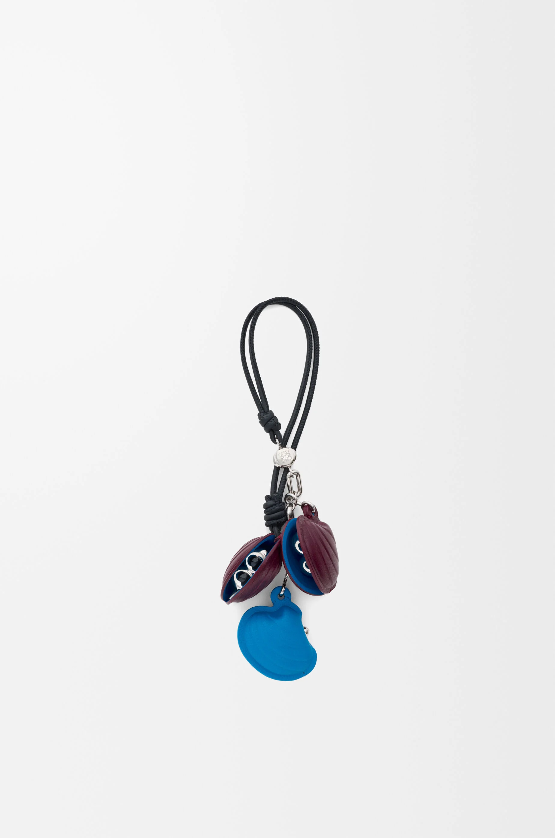Shell charm in calfskin - 1
