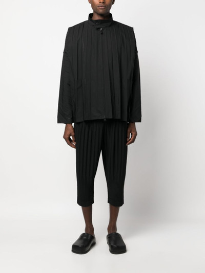 ISSEY MIYAKE pleated tapered cropped trousers outlook