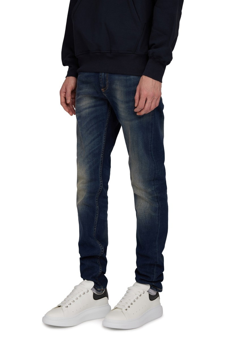 Alexander McQueen Oversize sneakers outlook