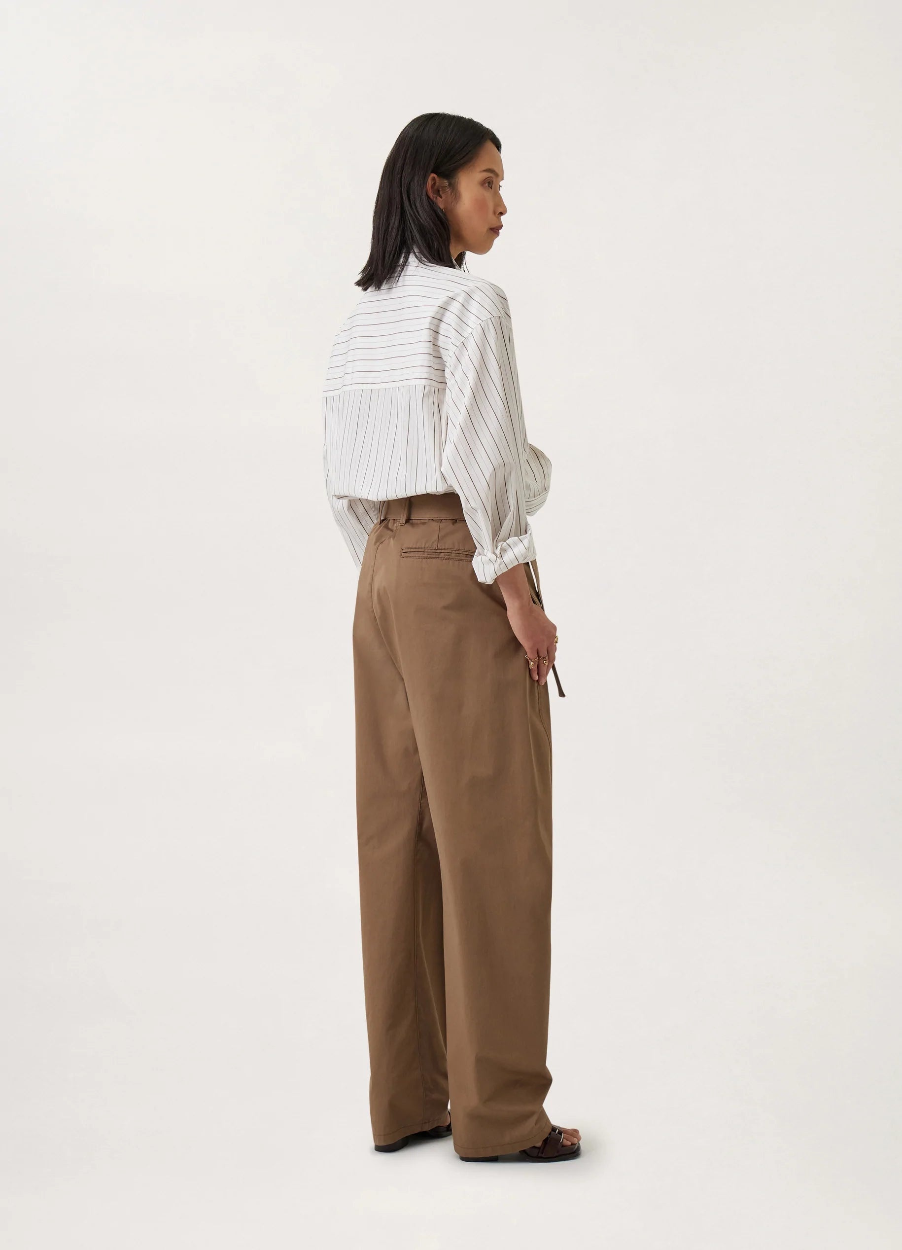 LIGHT BELTED TWISTED PANTS
COTTON TWILL - 9
