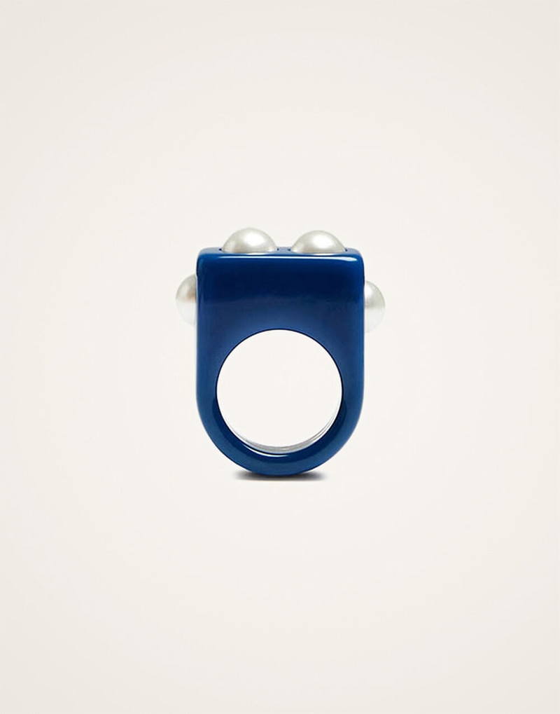 Nefertiti Ring 1
