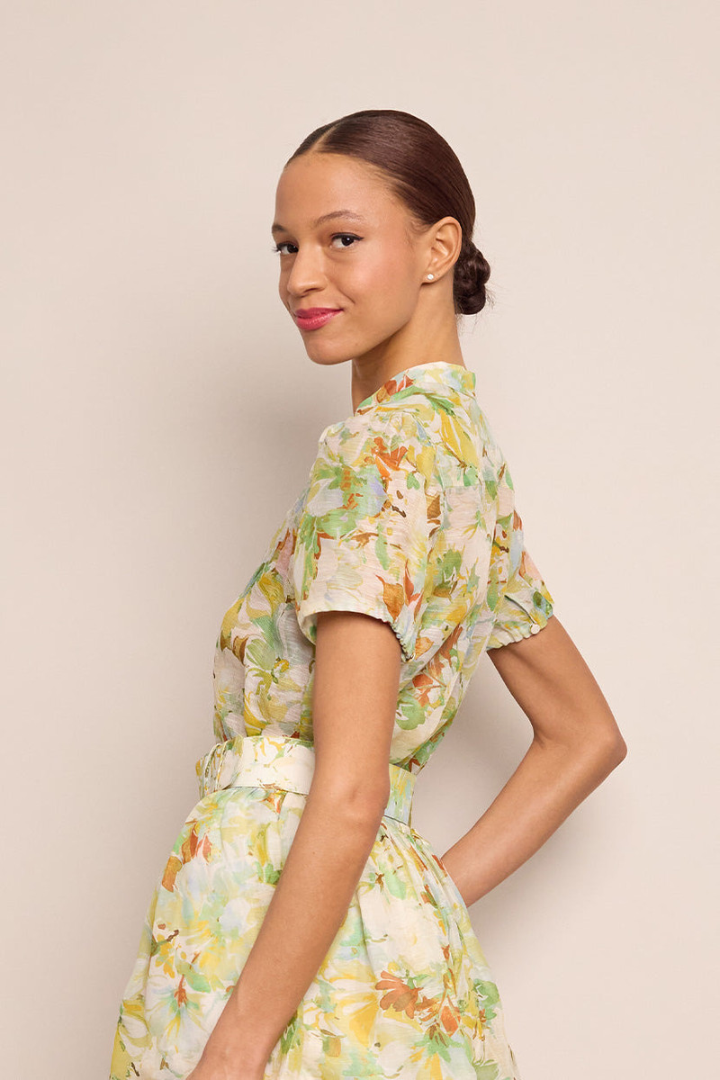 Essential Shirt Puffed Sleeves, Effortless Structure, and a Dash of Modern Charm 4