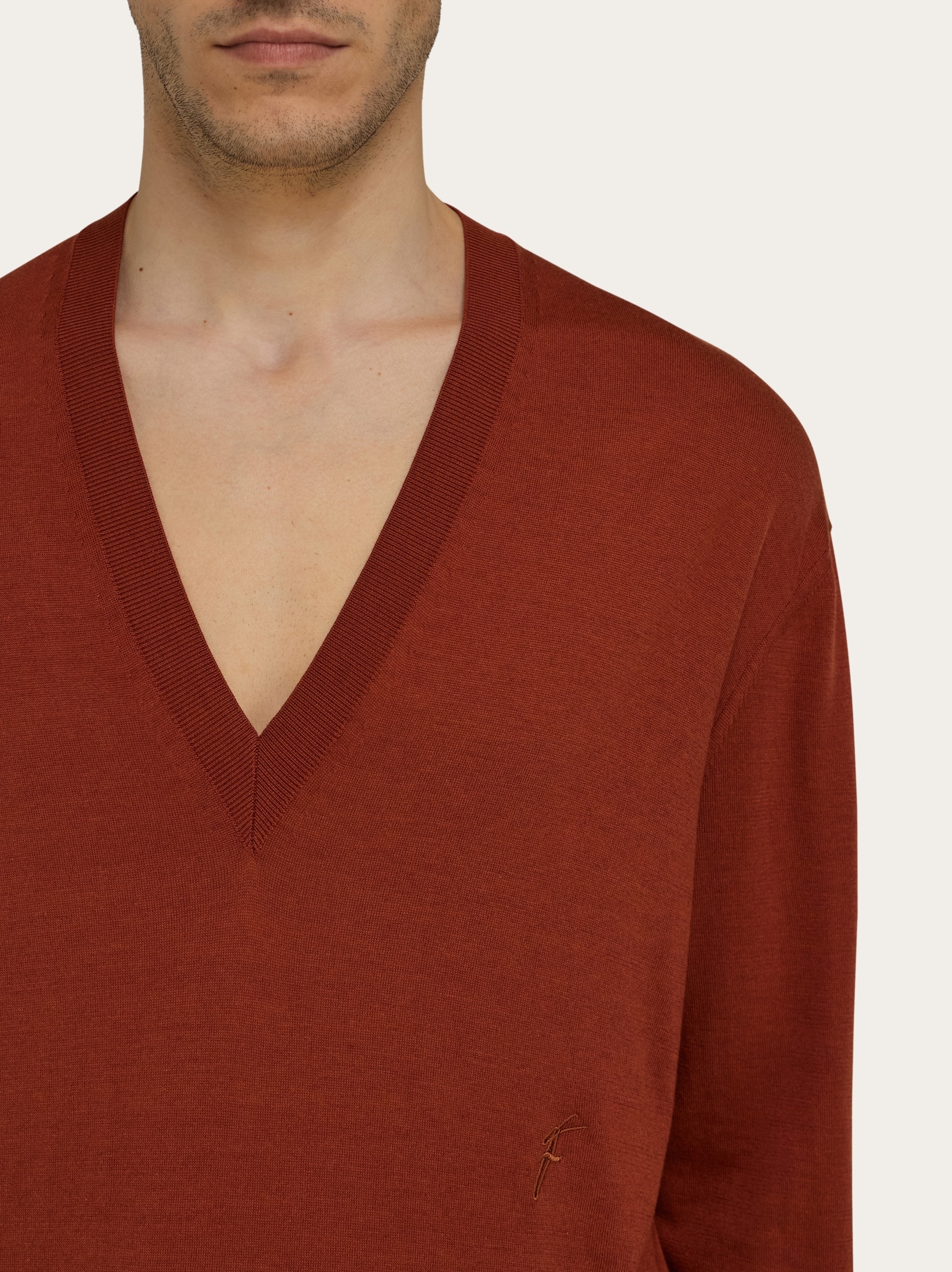 V-neck jumper - 4