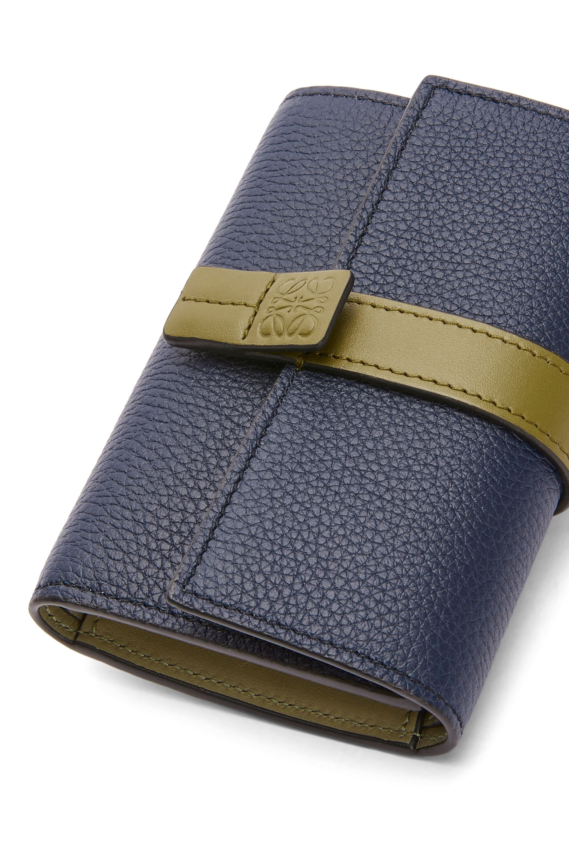 Small vertical wallet in soft grained calfskin - 5