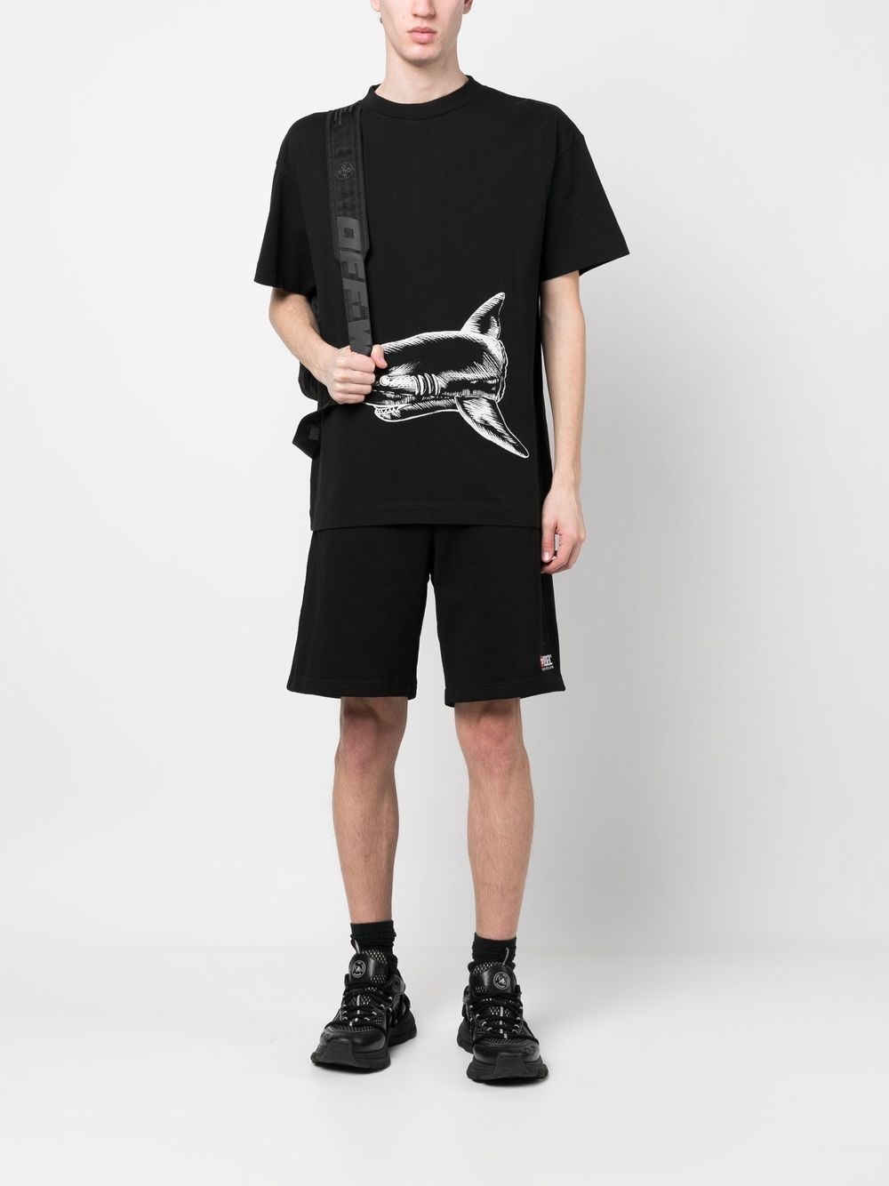 emrboidered-logo detail shorts - 2