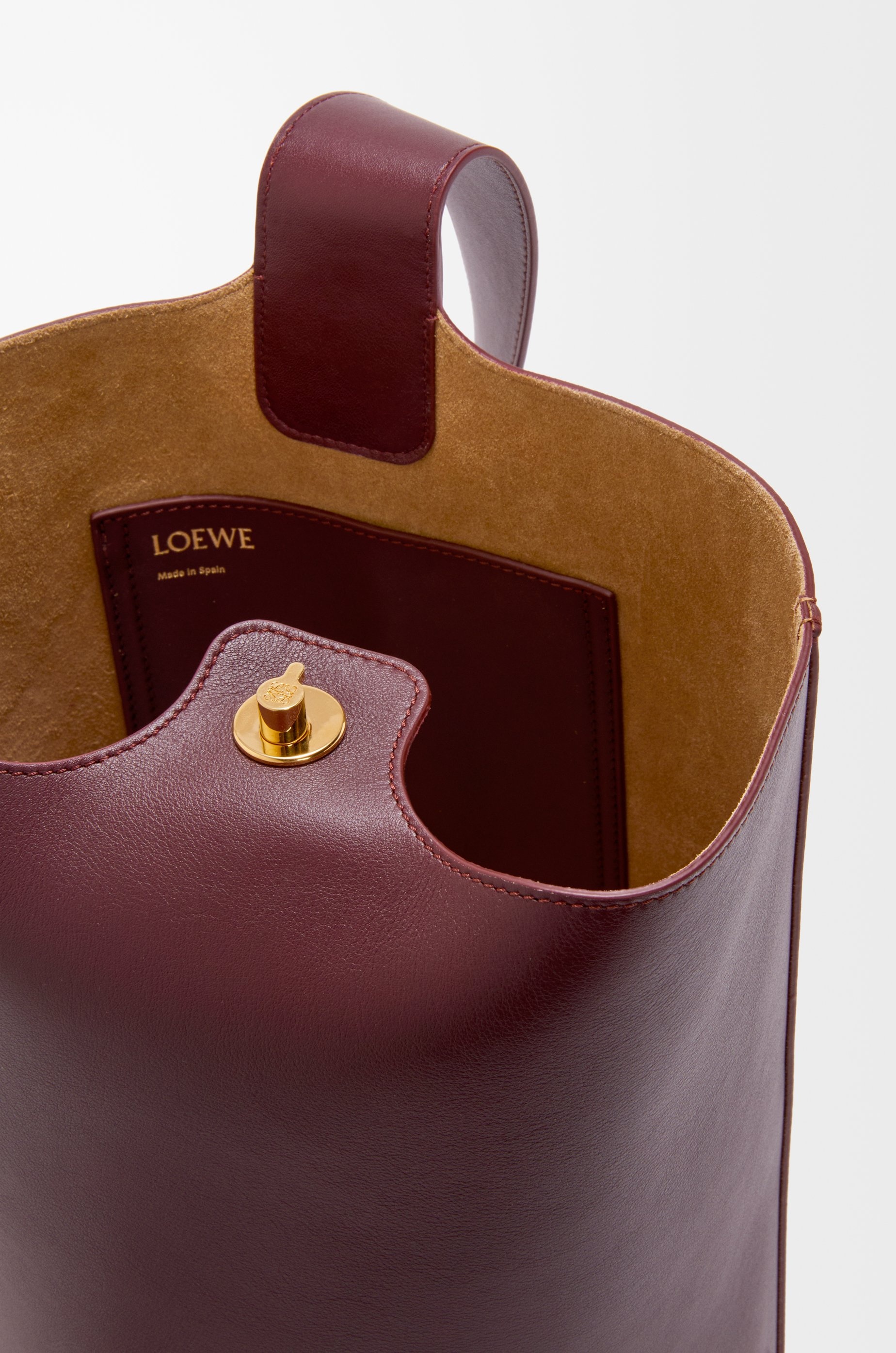 Medium Pebble Bucket bag in mellow calfskin - 6
